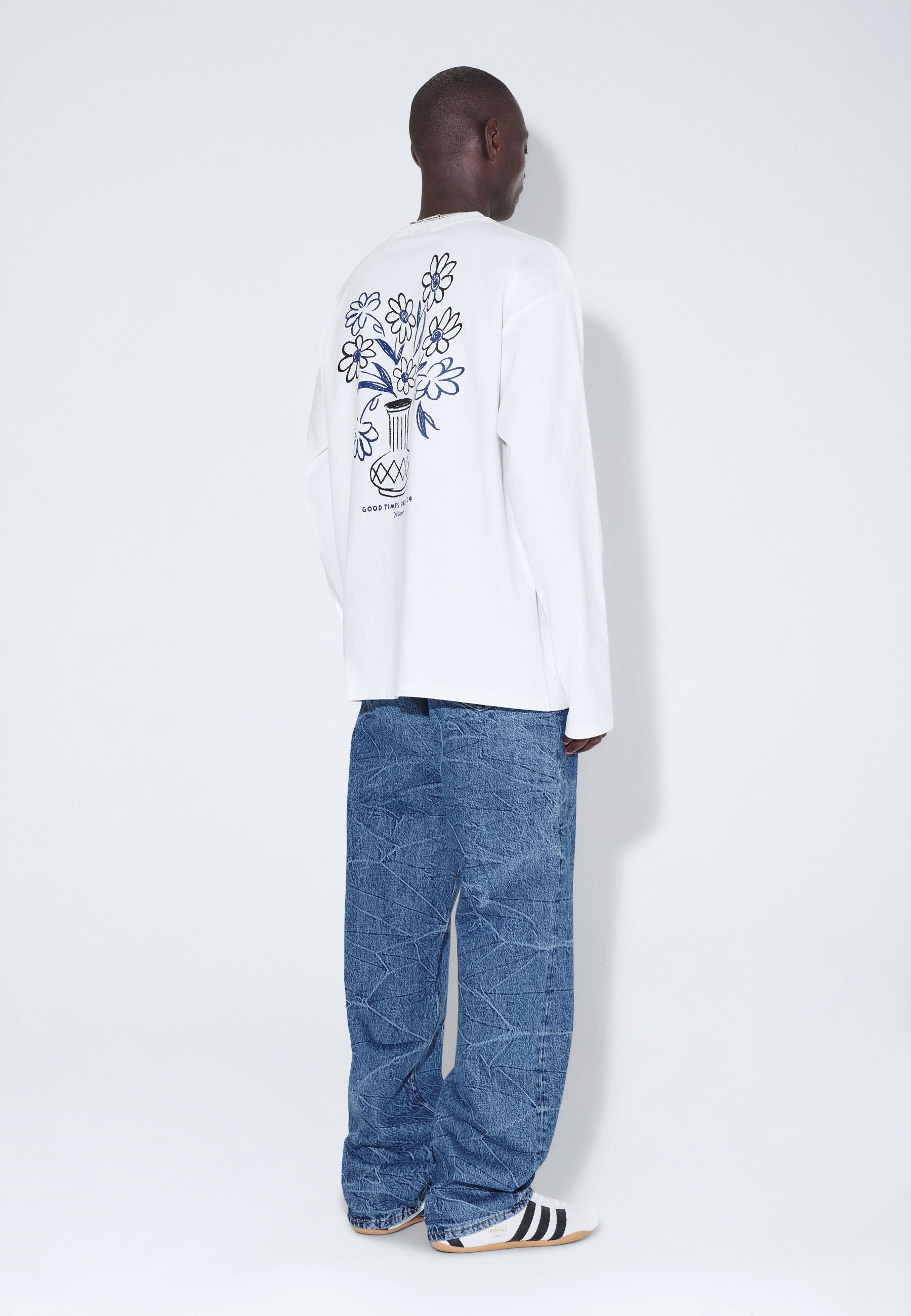 2431103CA1_DrDenim_CaidenLongsleeve_OffWhiteFlower_Main_M2_1
