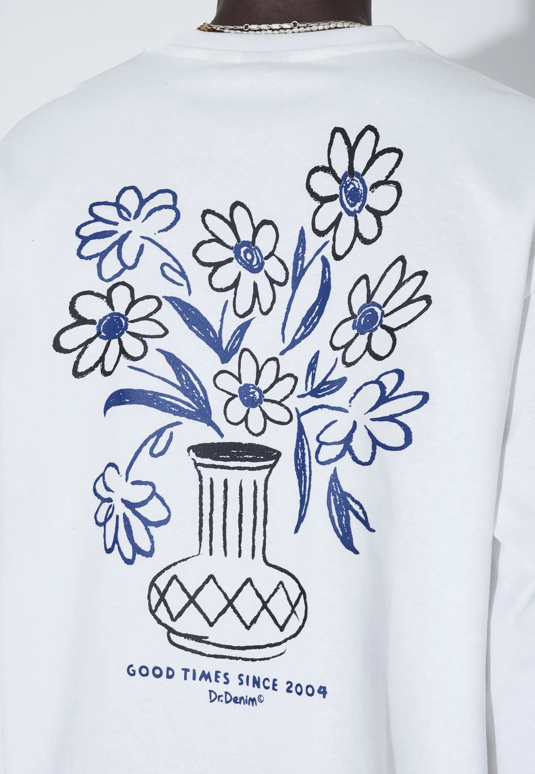2431103CA1_DrDenim_CaidenLongsleeve_OffWhiteFlower_Main_M5_2