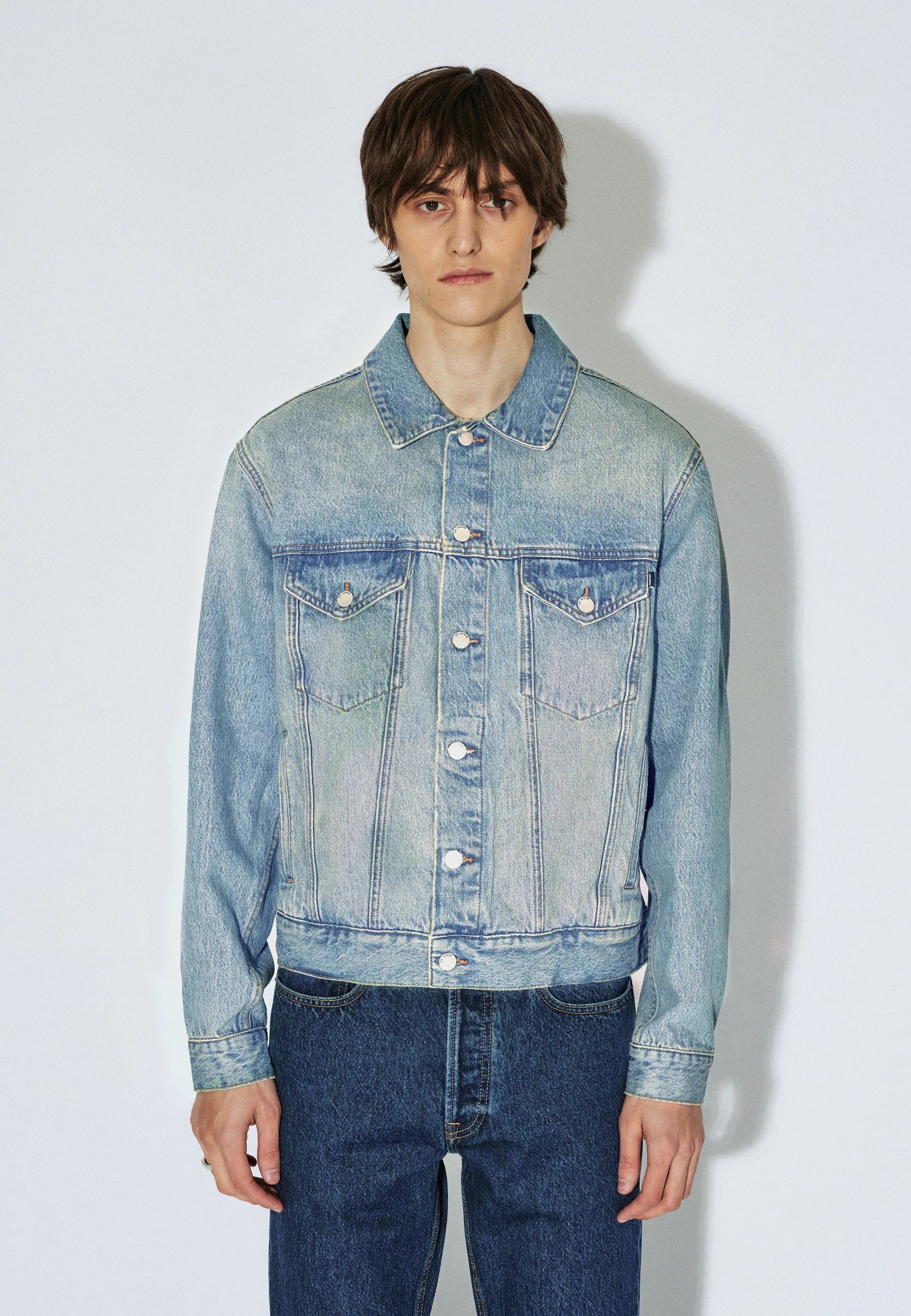 2431104L95_DrDenim_JoeyTruckerJacket_StreamSkyAged_Main_M3_1