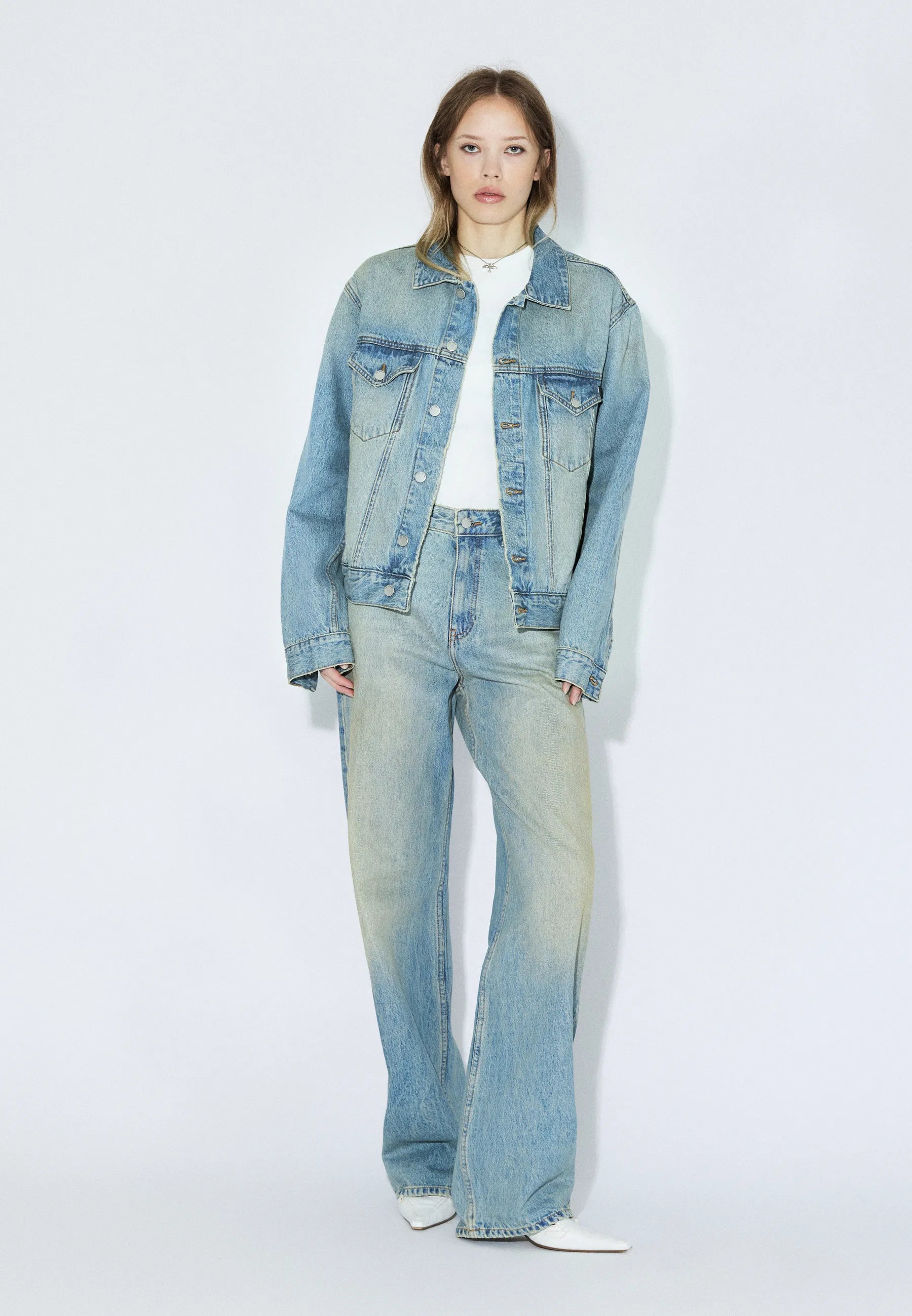 2431104L95_DrDenim_JoeyTruckerJacket_StreamSkyAged_Main_W1_1