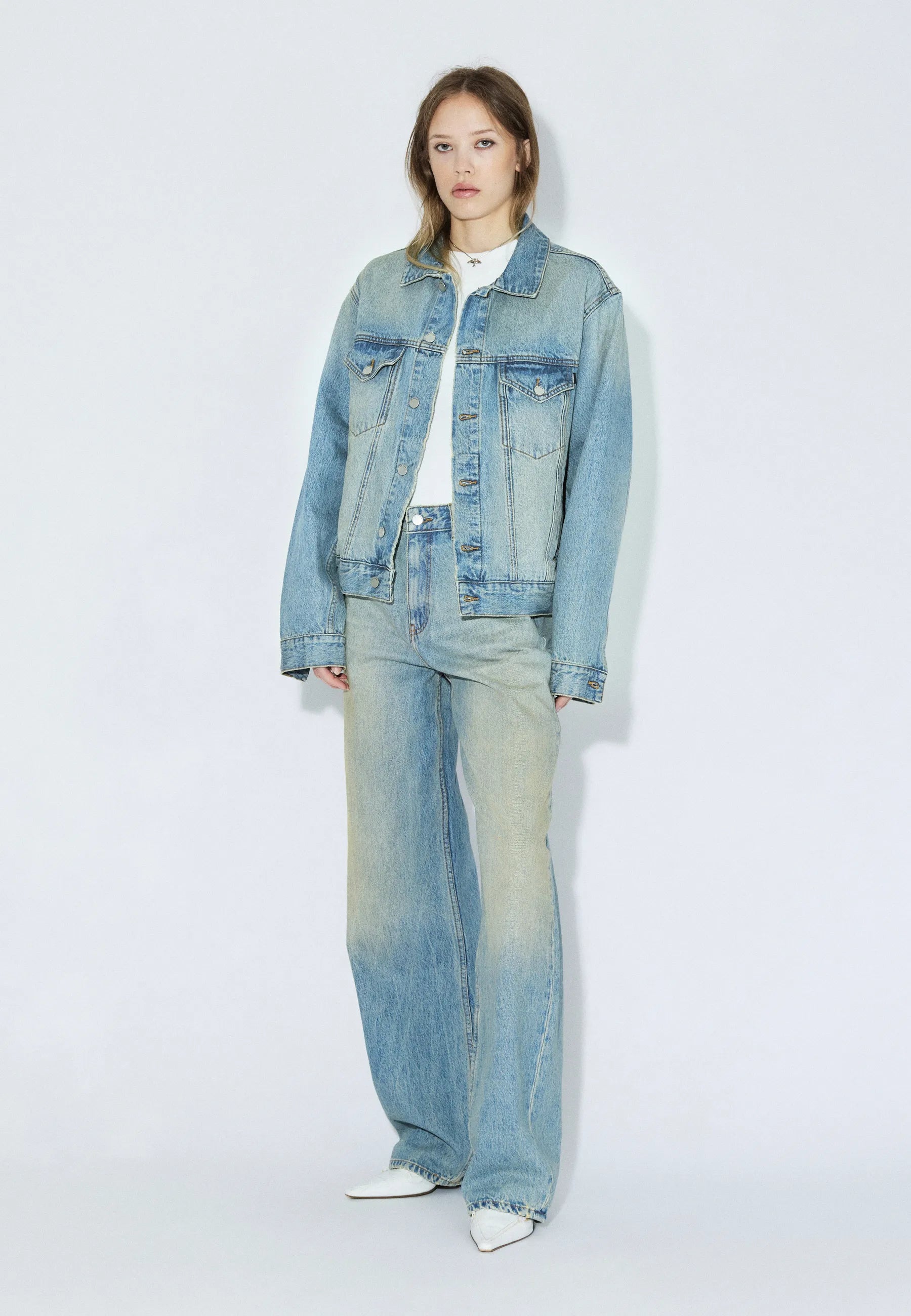 2431104L95_DrDenim_JoeyTruckerJacket_StreamSkyAged_Main_W1_2