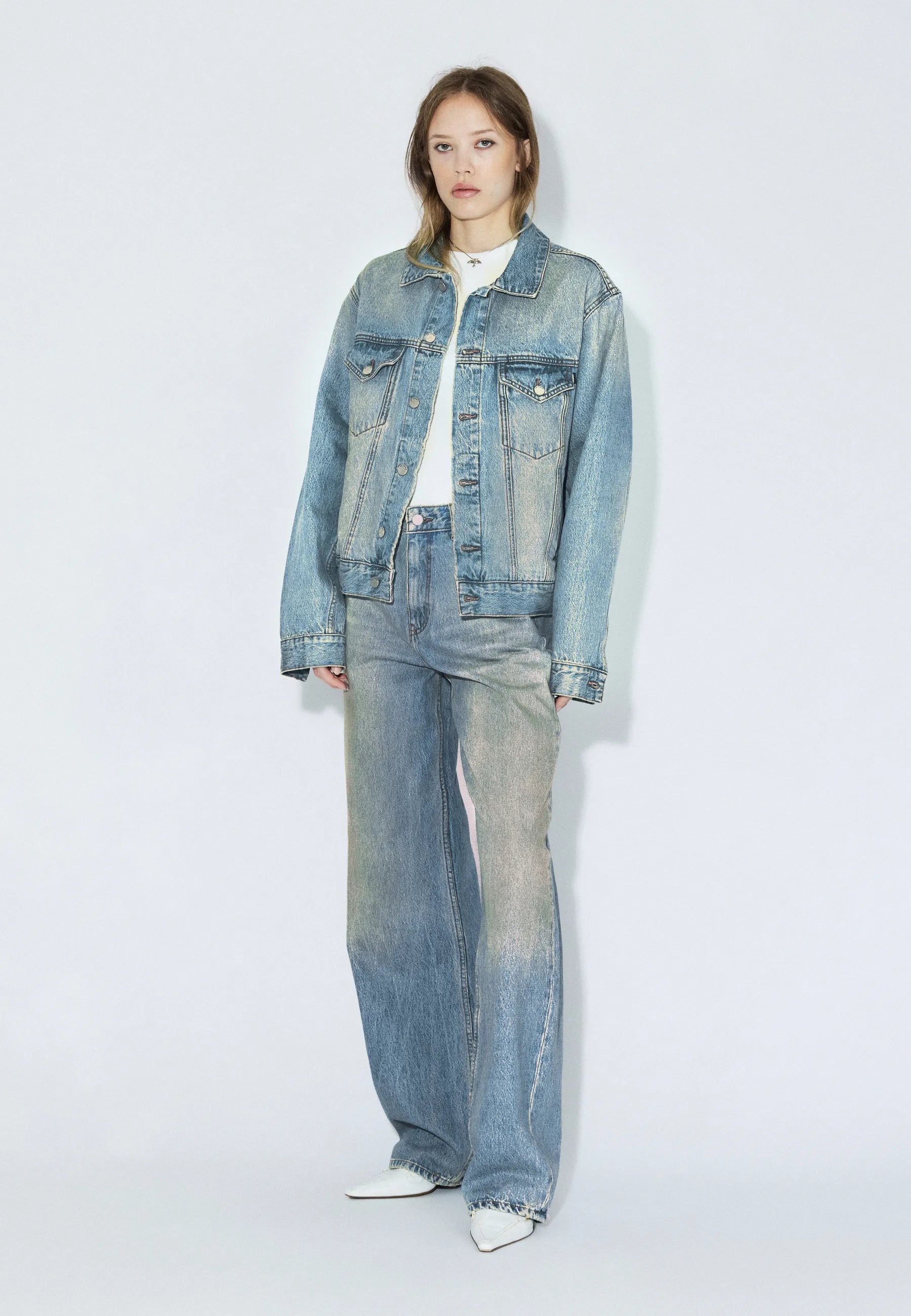 2431104L95_DrDenim_JoeyTruckerJacket_StreamSkyAged_Main_W1_2
