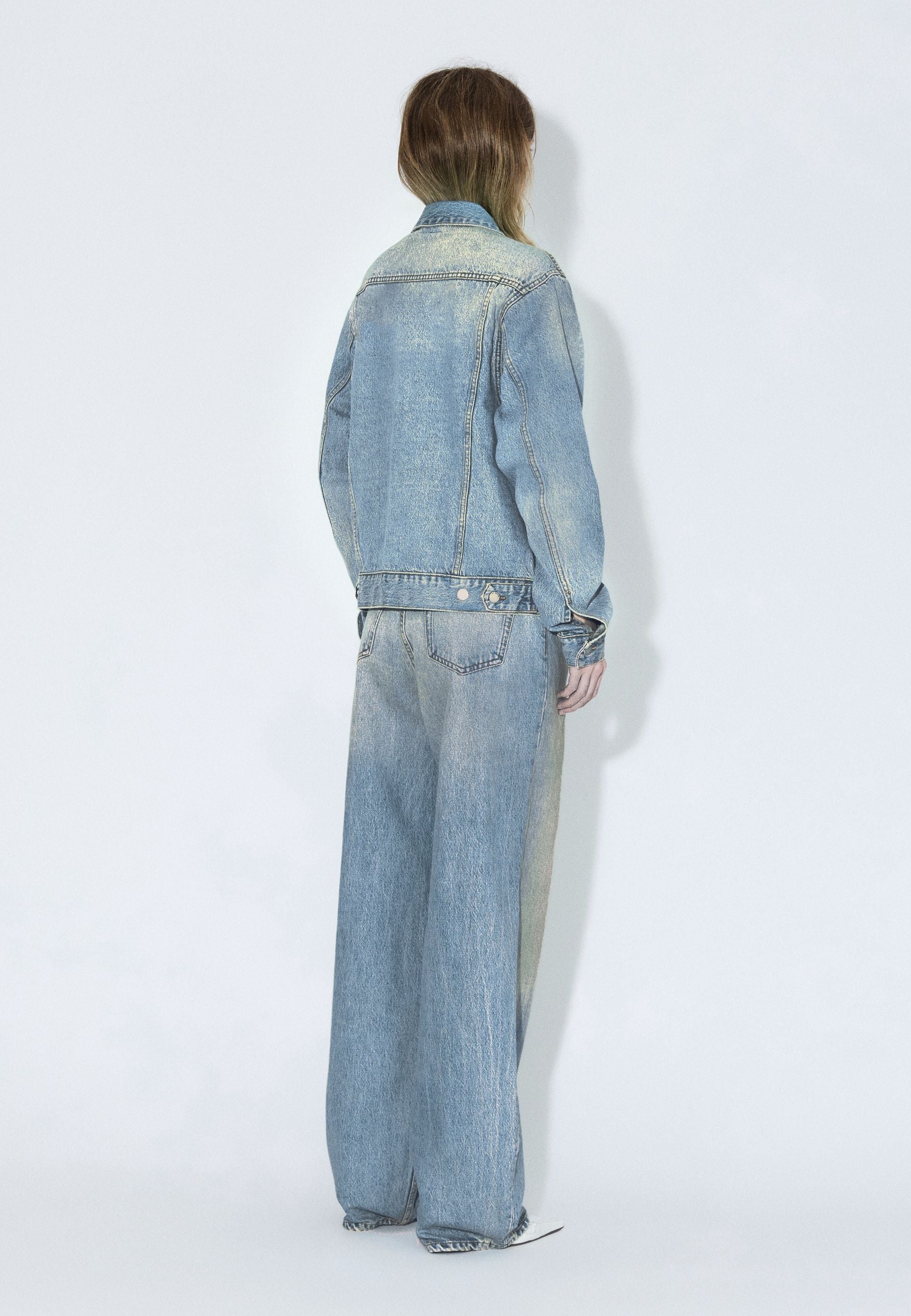 2431104L95_DrDenim_JoeyTruckerJacket_StreamSkyAged_Main_W2_1