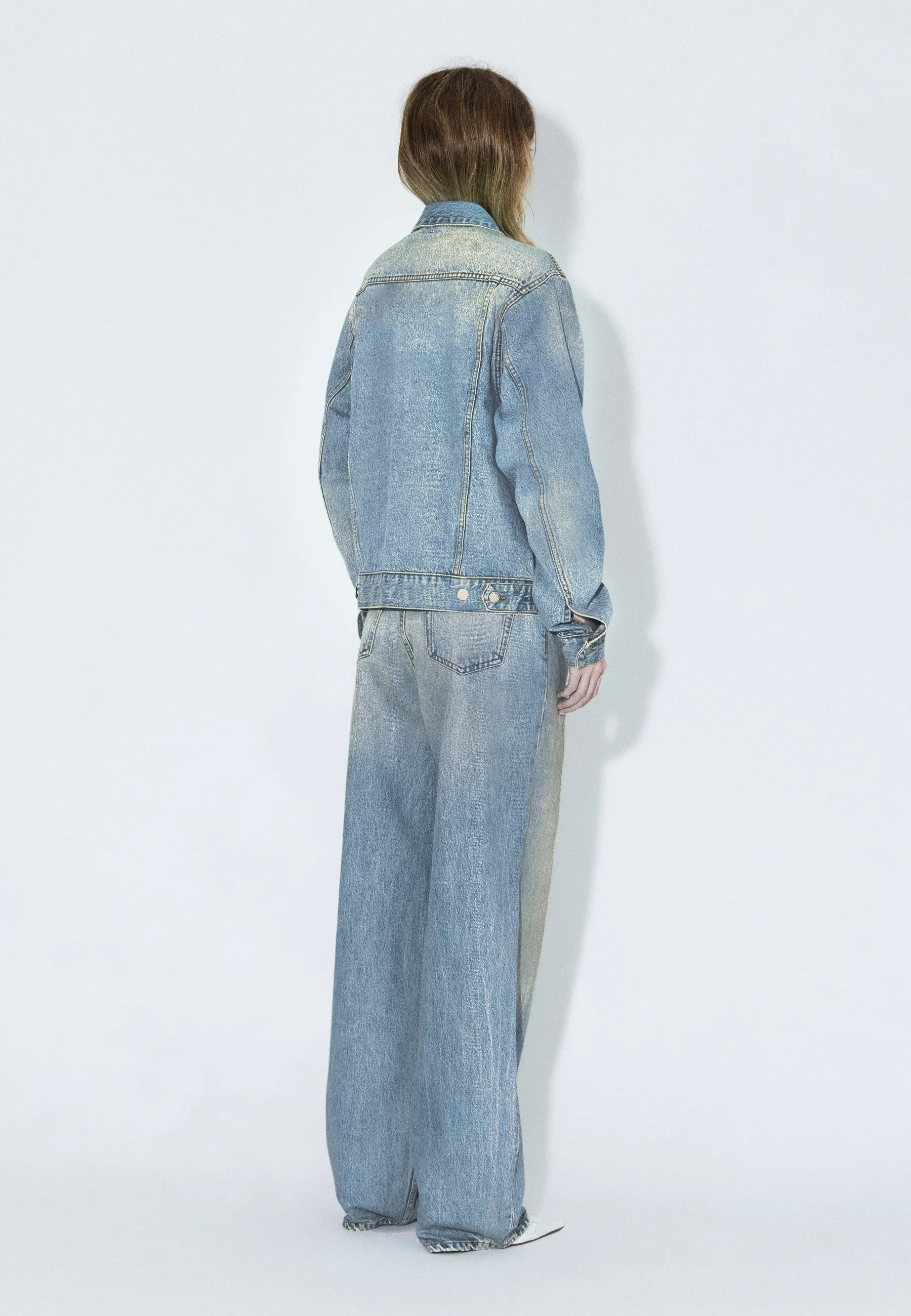 2431104L95_DrDenim_JoeyTruckerJacket_StreamSkyAged_Main_W2_1