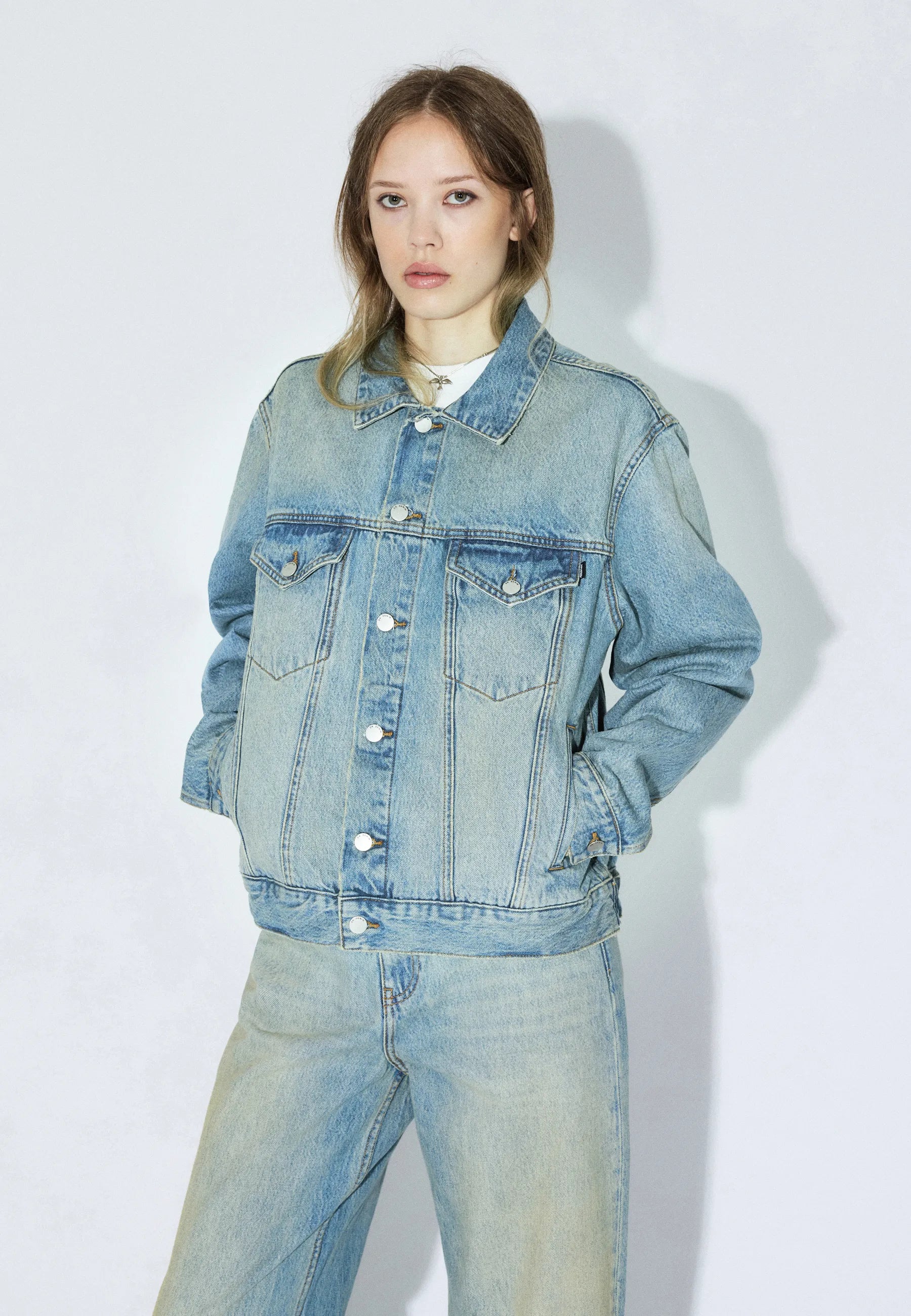 2431104L95_DrDenim_JoeyTruckerJacket_StreamSkyAged_Main_W3_2