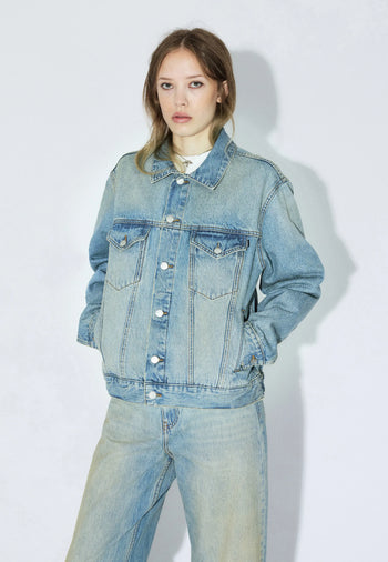 2431104L95_DrDenim_JoeyTruckerJacket_StreamSkyAged_Main_W3_2