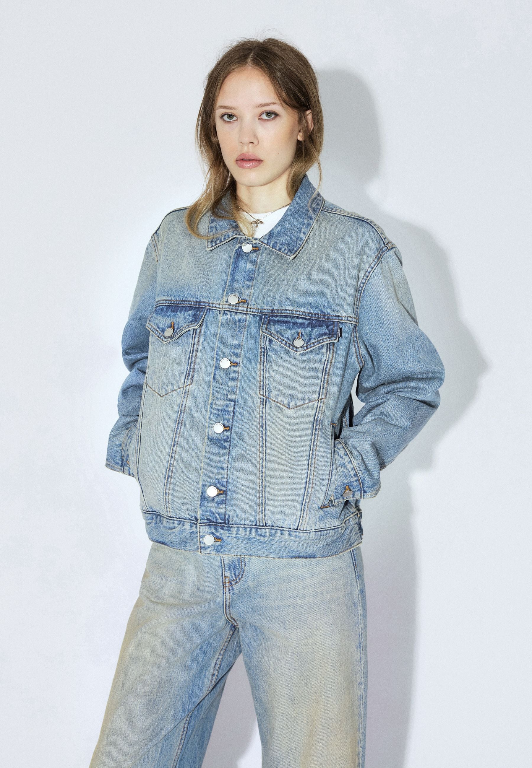 2431104L95_DrDenim_JoeyTruckerJacket_StreamSkyAged_Main_W3_2
