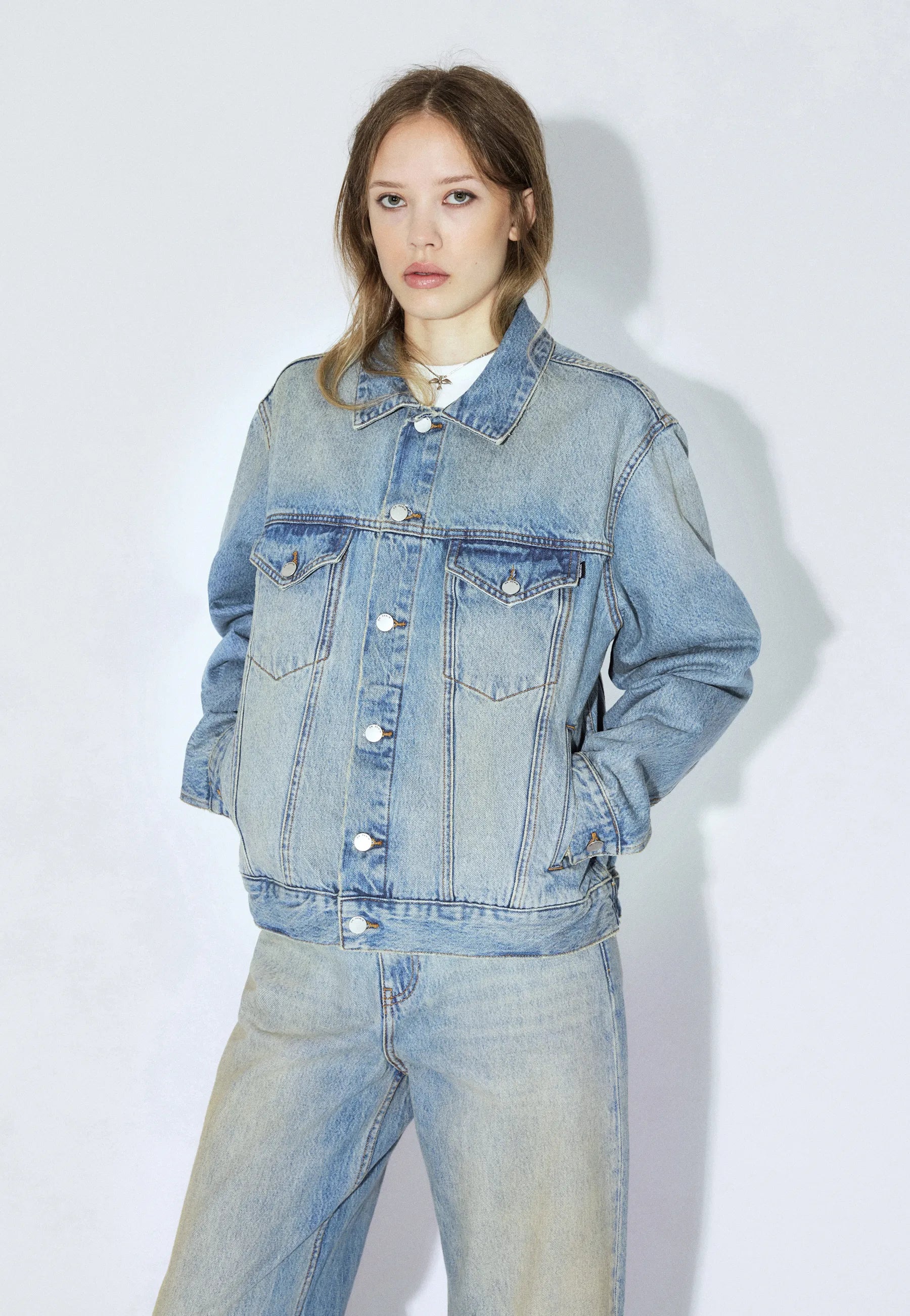 2431104L95_DrDenim_JoeyTruckerJacket_StreamSkyAged_Main_W3_2