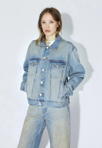 2431104L95_DrDenim_JoeyTruckerJacket_StreamSkyAged_Main_W3_2