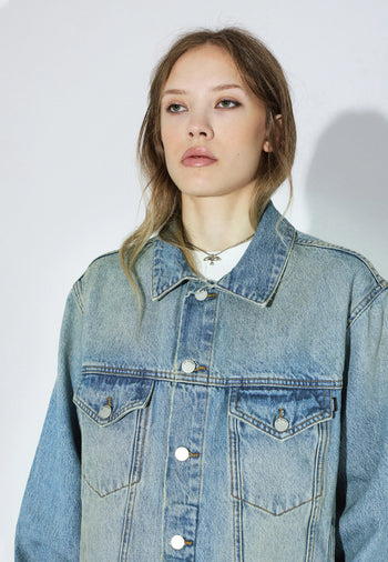 2431104L95_DrDenim_JoeyTruckerJacket_StreamSkyAged_Main_W5_1