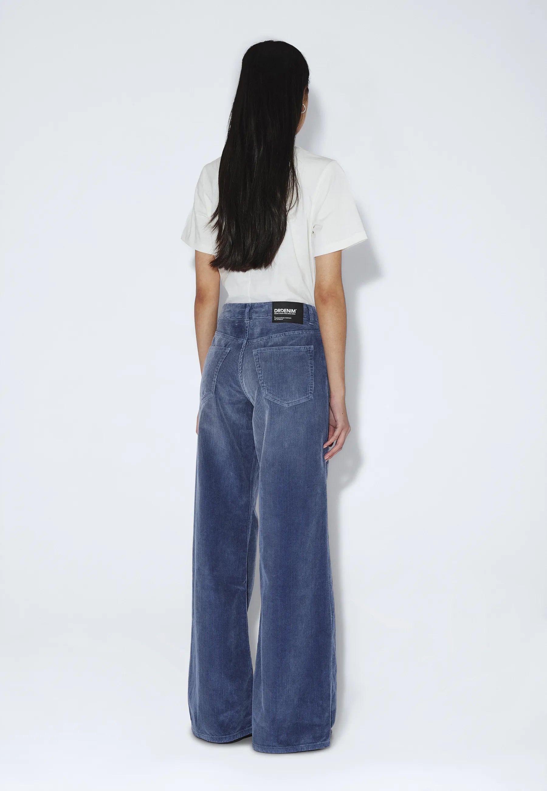 2510101BM7_DrDenim_RhueLowWide_WashedBlueShadeCord_main_W2_1