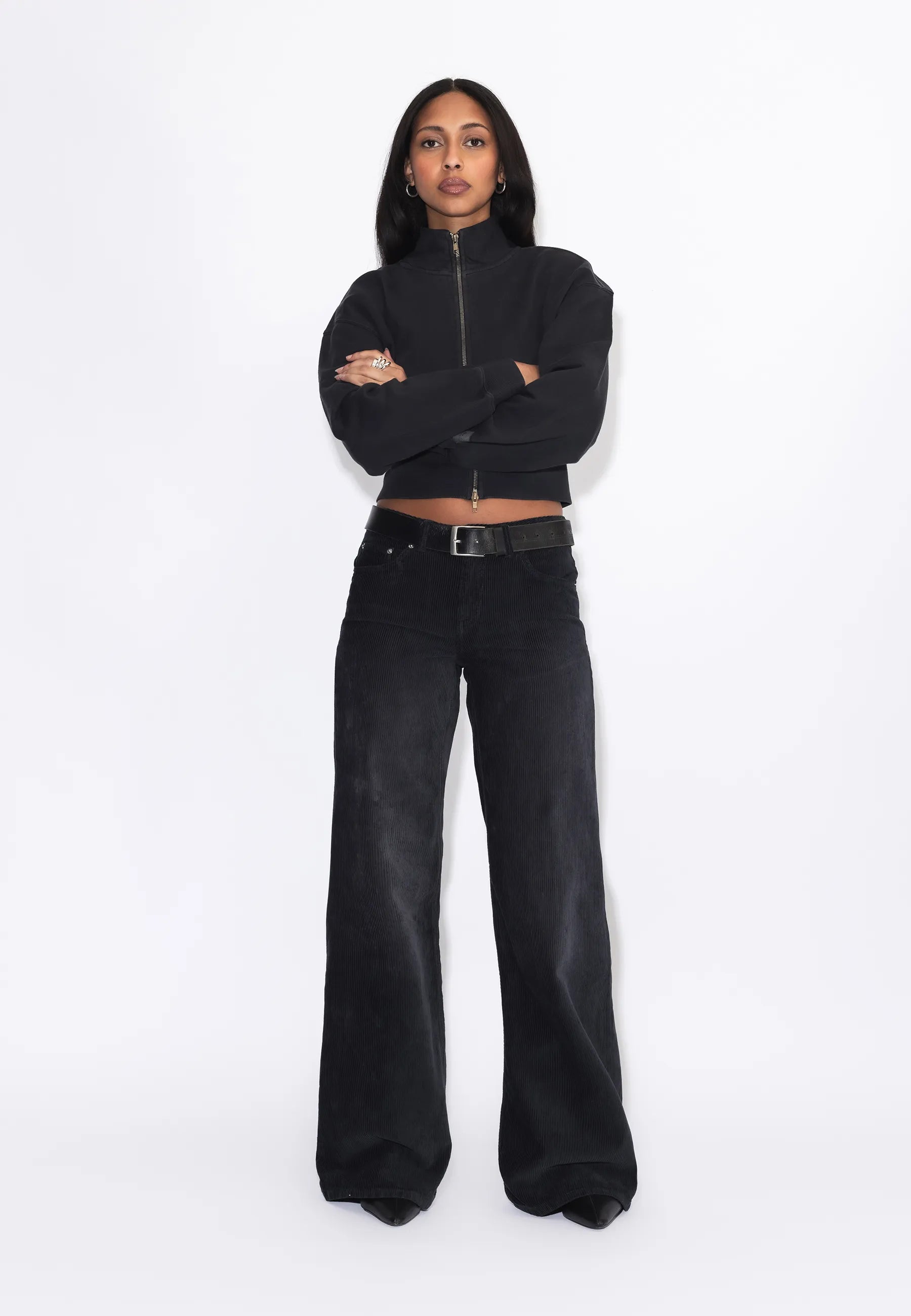 2510101BM8_DrDenim_RhueLowWide_WashedBlackShadeCord_Main_W1_2