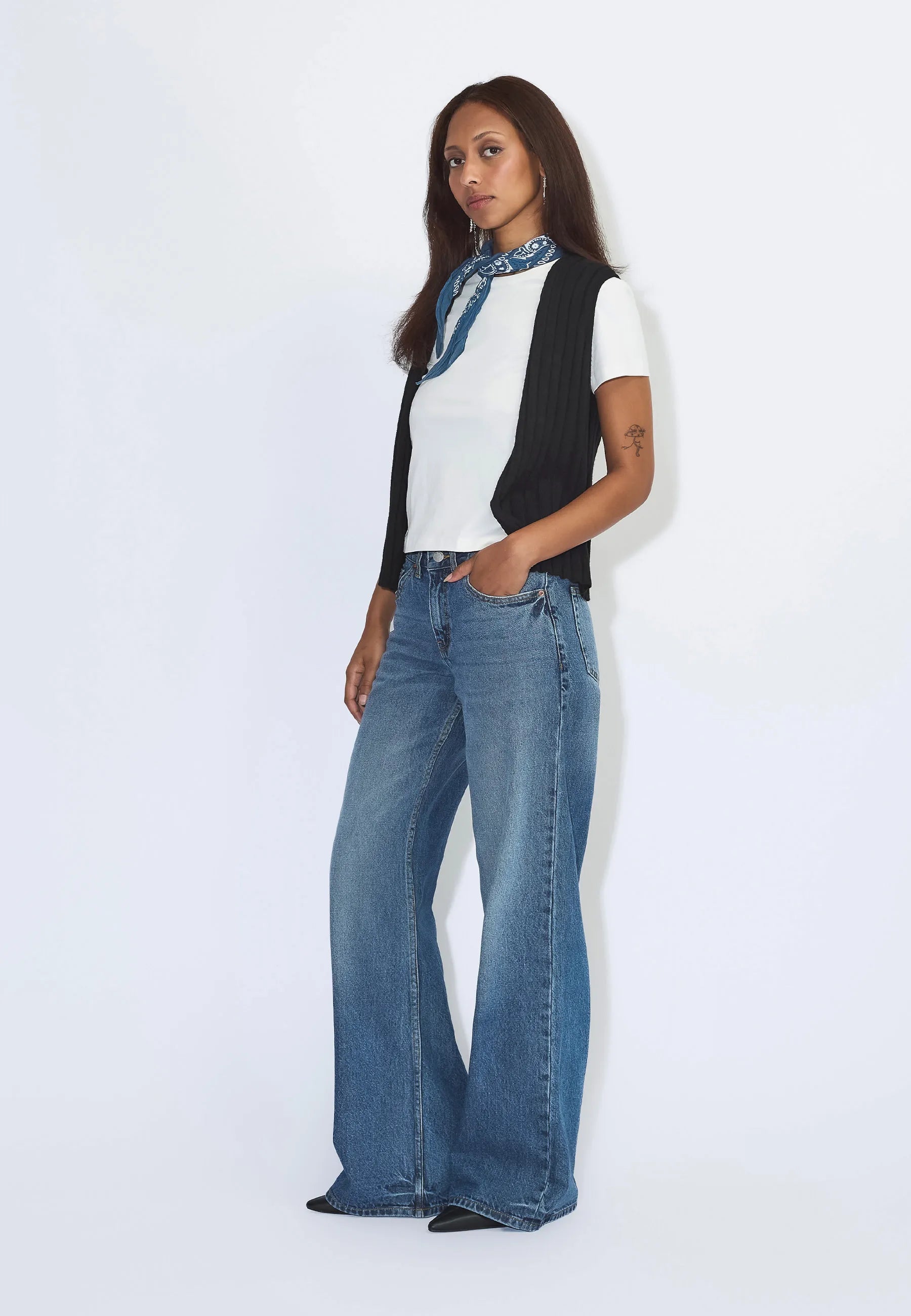 2510101J63_DrDenim_RhueLowWide_NovaMidUsed_Main_W1_1