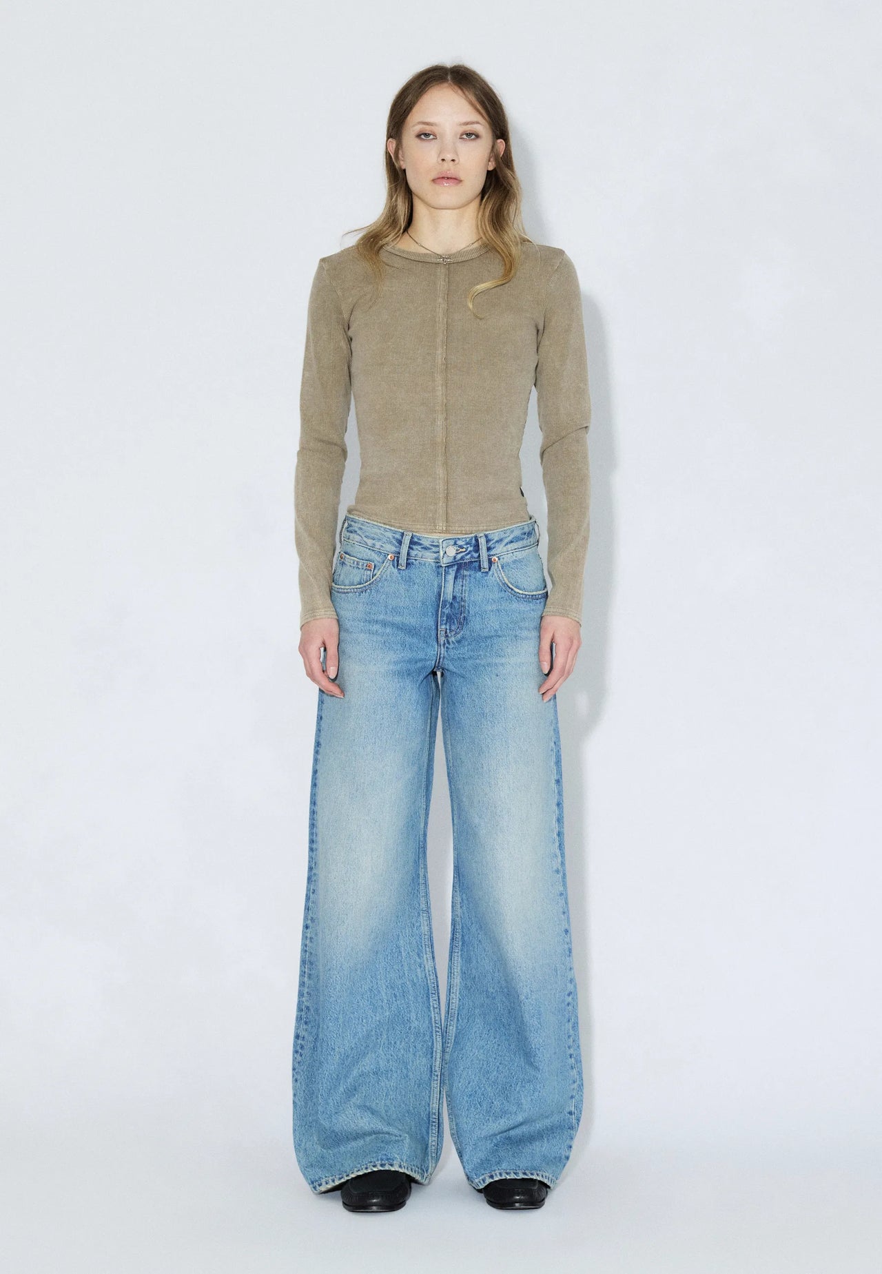 2510101M02_DrDenim_RhueLowWide_DriftSkyUsed_Main_W1_1