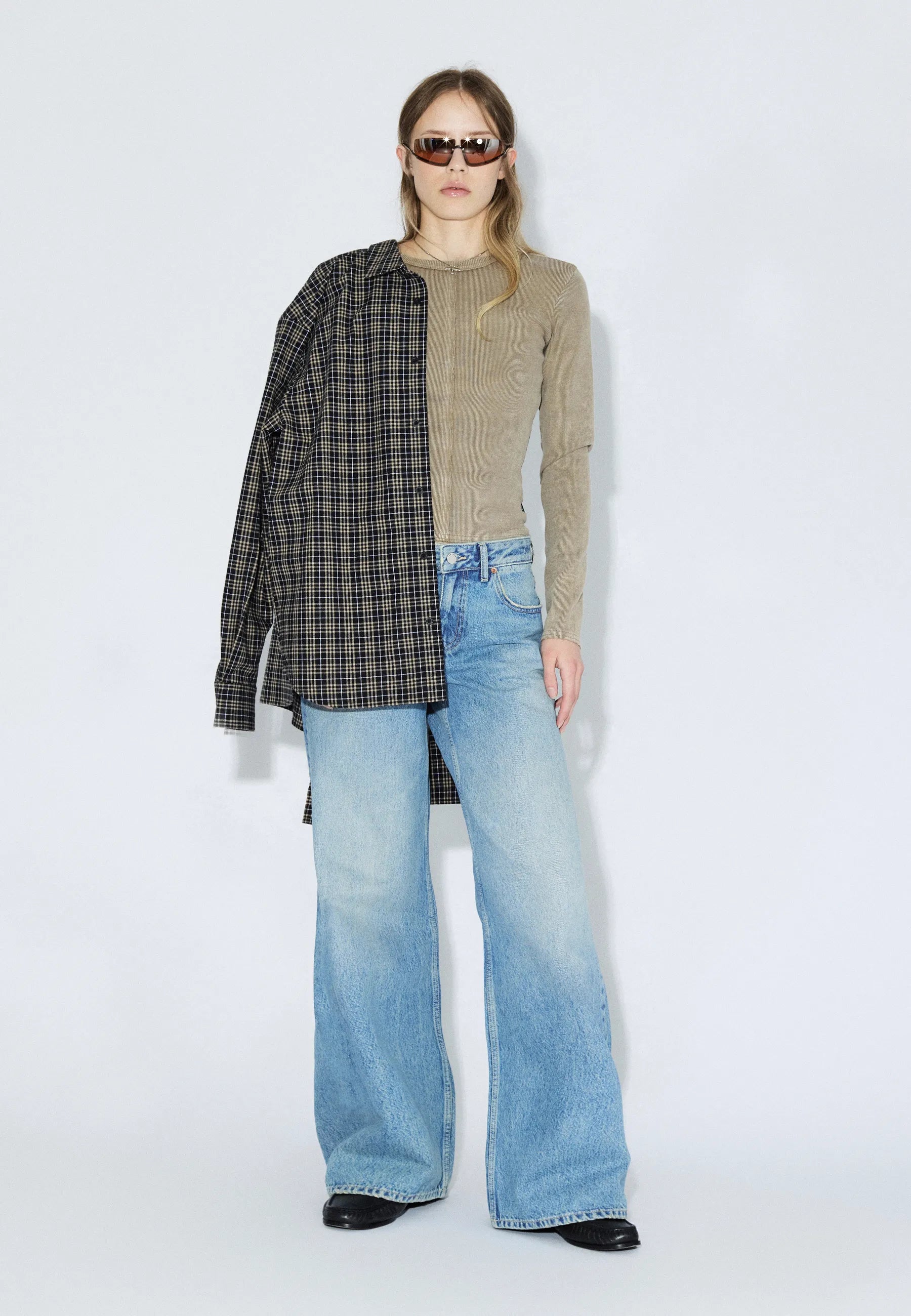 2510101M02_DrDenim_RhueLowWide_DriftSkyUsed_Main_W1_2