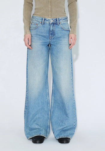 2510101M02_DrDenim_RhueLowWide_DriftSkyUsed_Main_W3_1