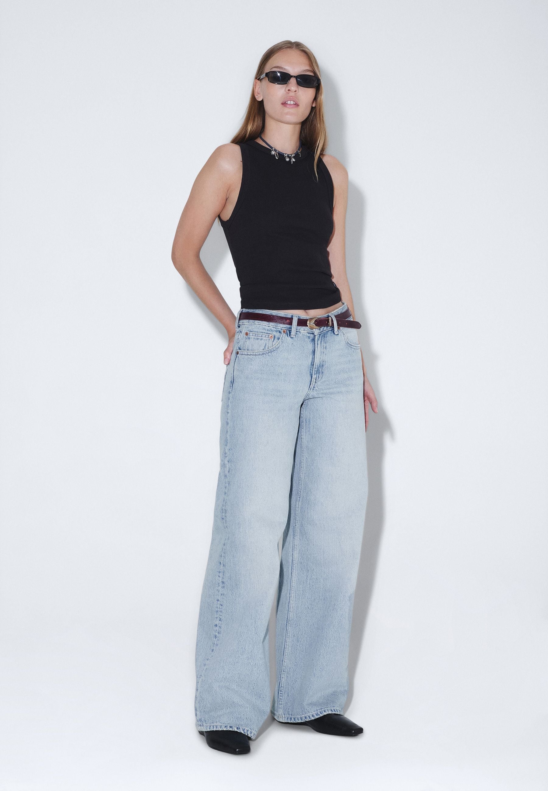 2510101M08_DrDenim_RhueLowWide_DriftPaleUsed_Main_W1_1