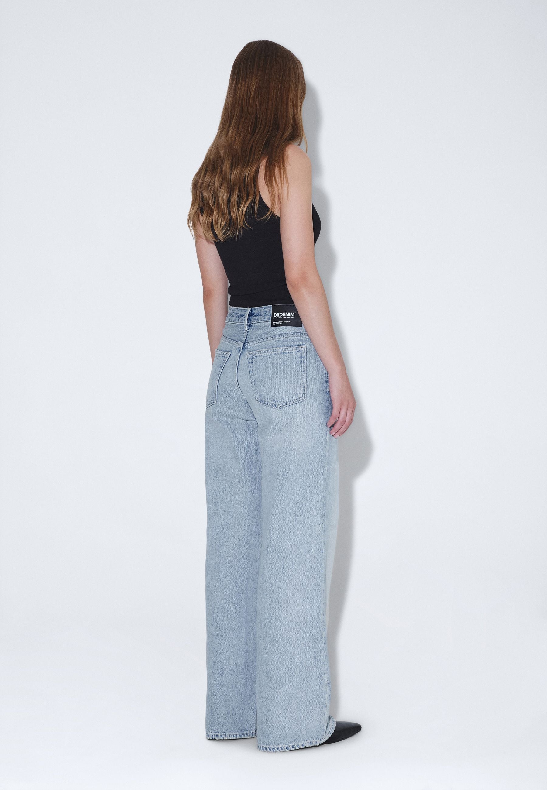 2510101M08_DrDenim_RhueLowWide_DriftPaleUsed_Main_W2_1