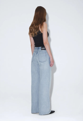 2510101M08_DrDenim_RhueLowWide_DriftPaleUsed_Main_W2_1