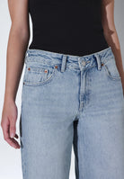 2510101M08_DrDenim_RhueLowWide_DriftPaleUsed_Main_W5_1