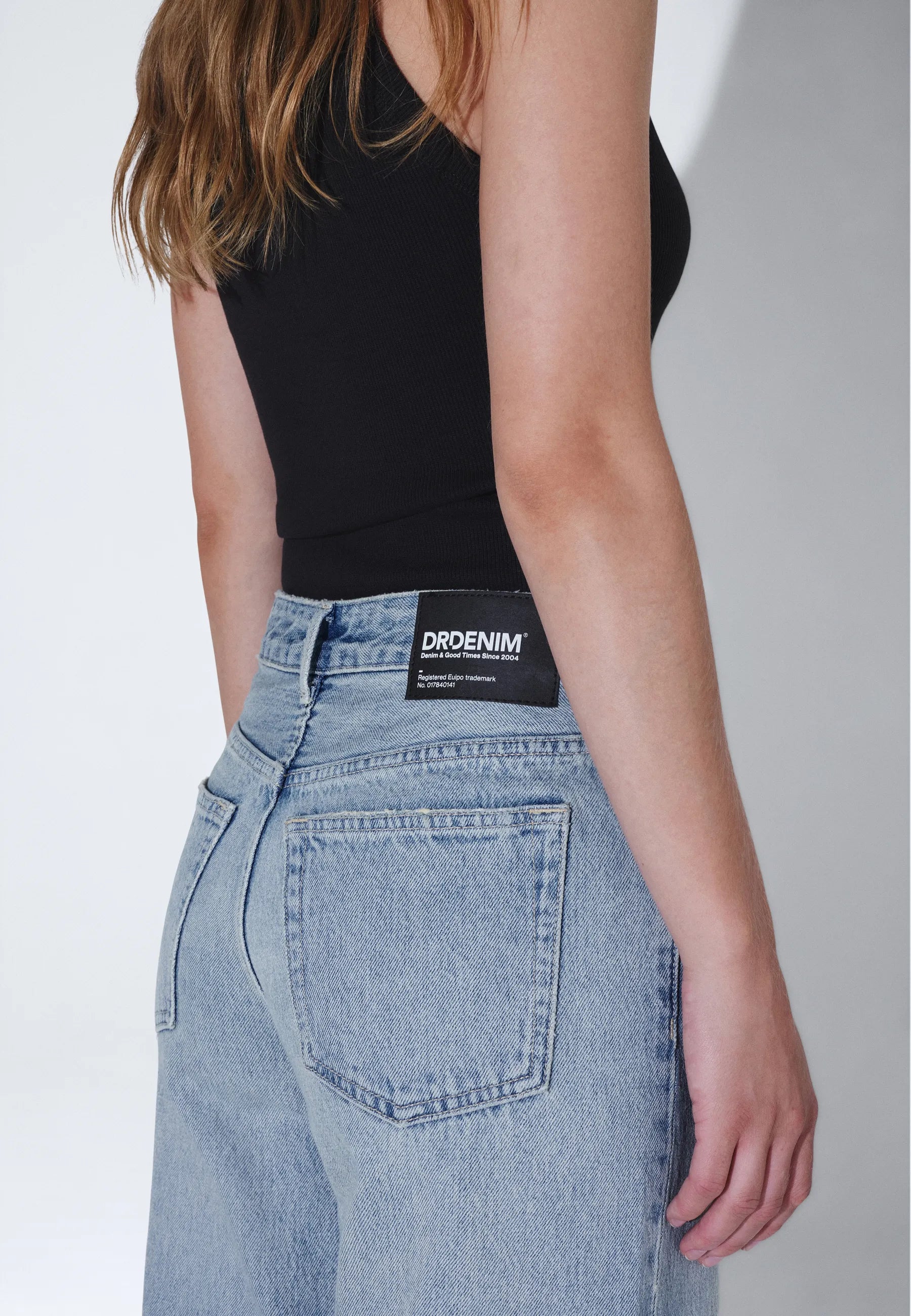 2510101M08_DrDenim_RhueLowWide_DriftPaleUsed_Main_W5_2