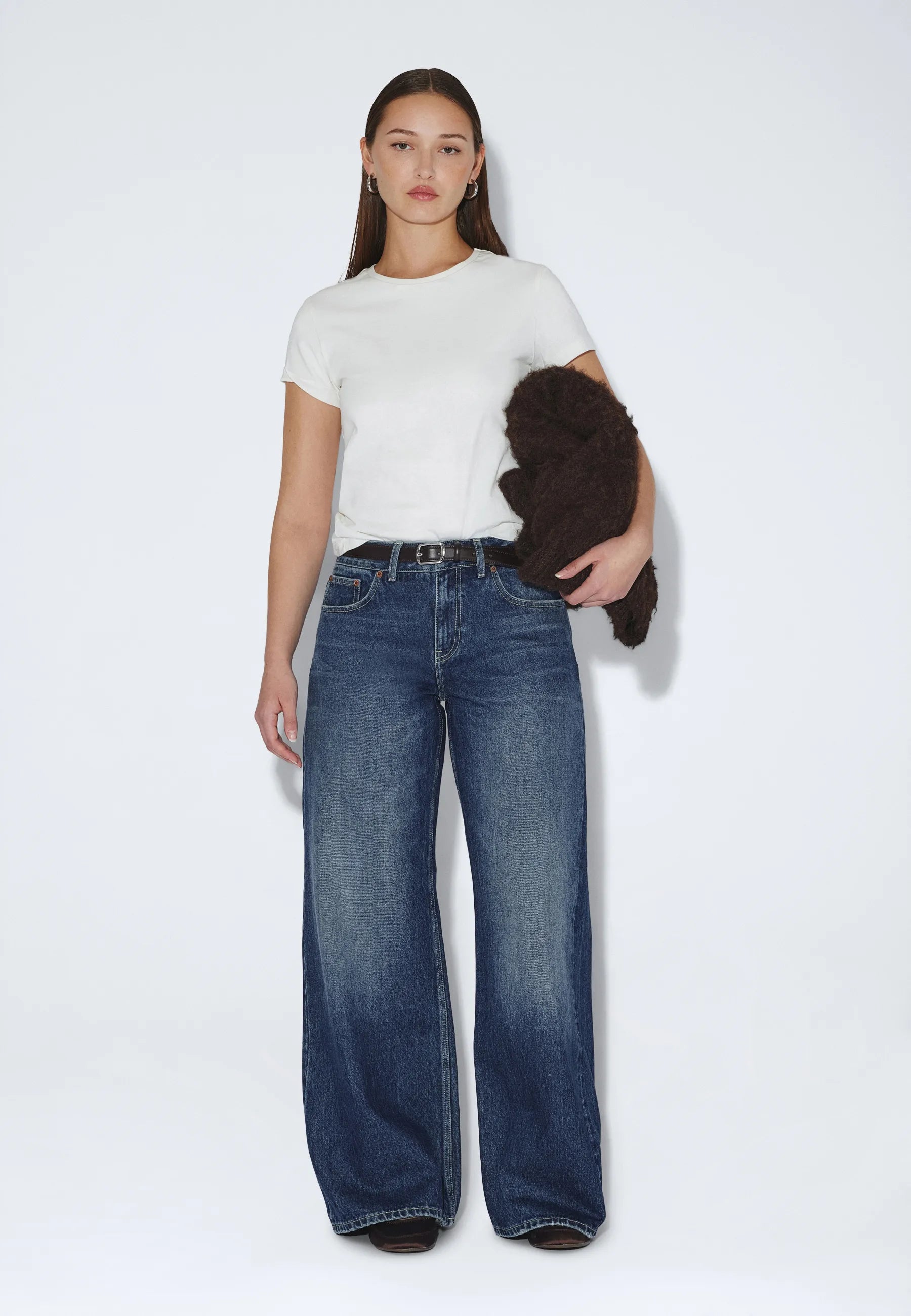 2510101M13_DrDenim_RhueLowWide_DriftDarkUsed_main_W1_3