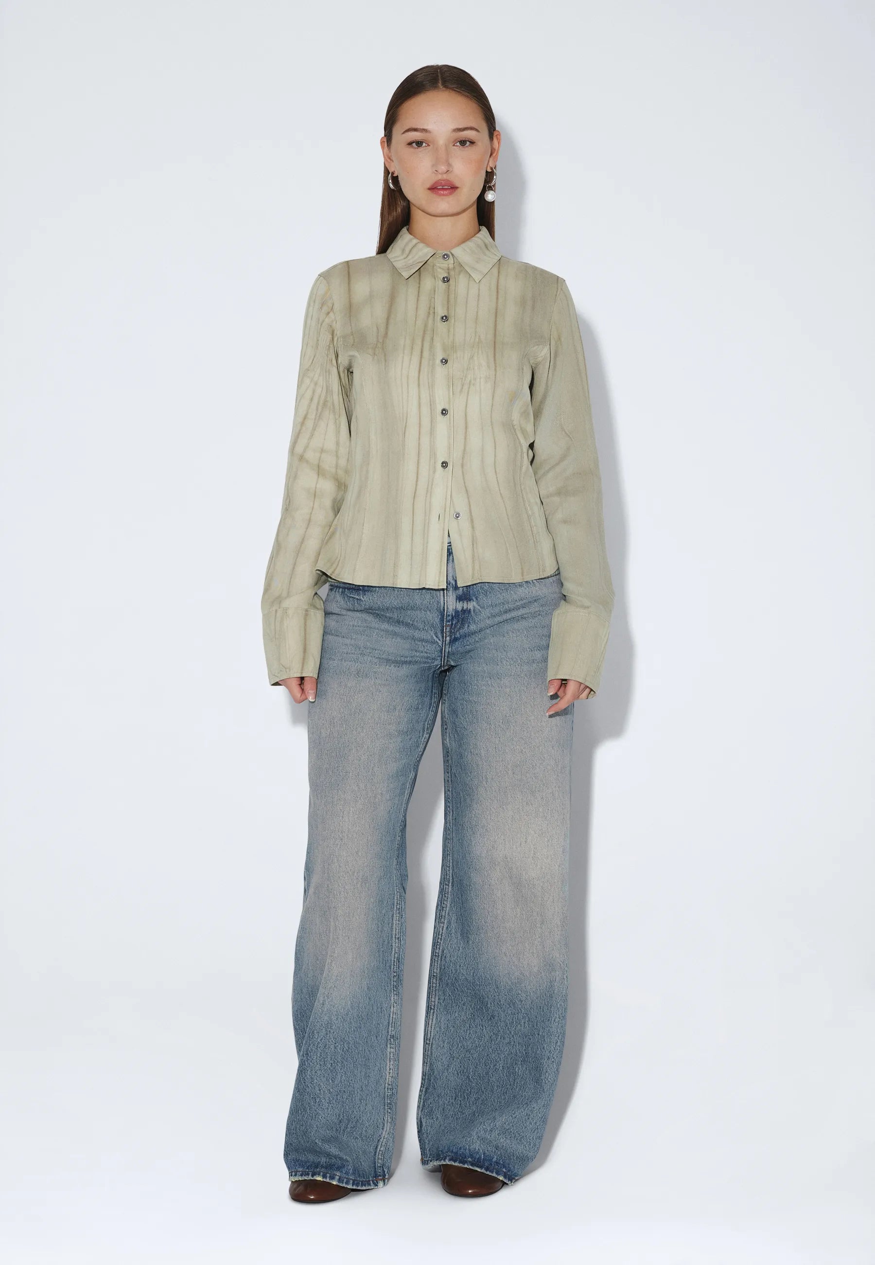 2510101M15_DrDenim_RhueLowWide_StreamSkyFadeVintage_main_W1_2