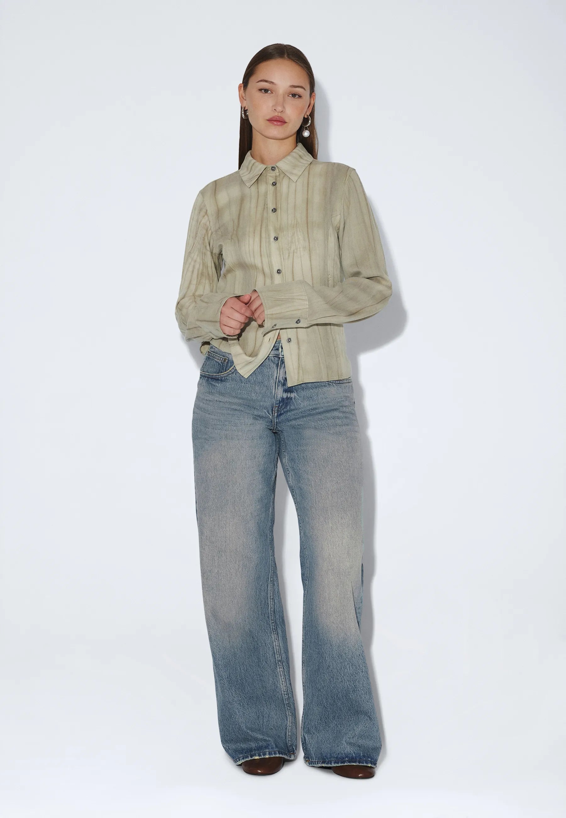 2510101M15_DrDenim_RhueLowWide_StreamSkyFadeVintage_main_W1_4