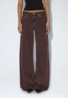 2510101U78_DrDenim_RhueLowWide_WashedAubergine_main_W3_1