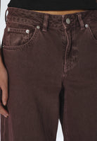 2510101U78_DrDenim_RhueLowWide_WashedAubergine_main_W5_1
