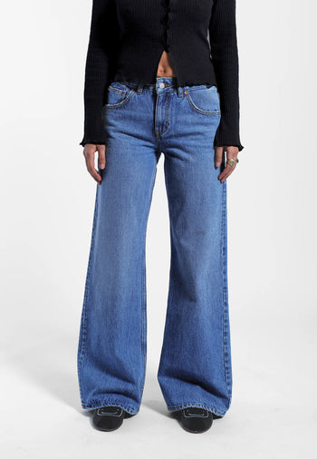 2510101V32_DrDenim_RhueLowWide_HazeMidRetro_Main_W3_13