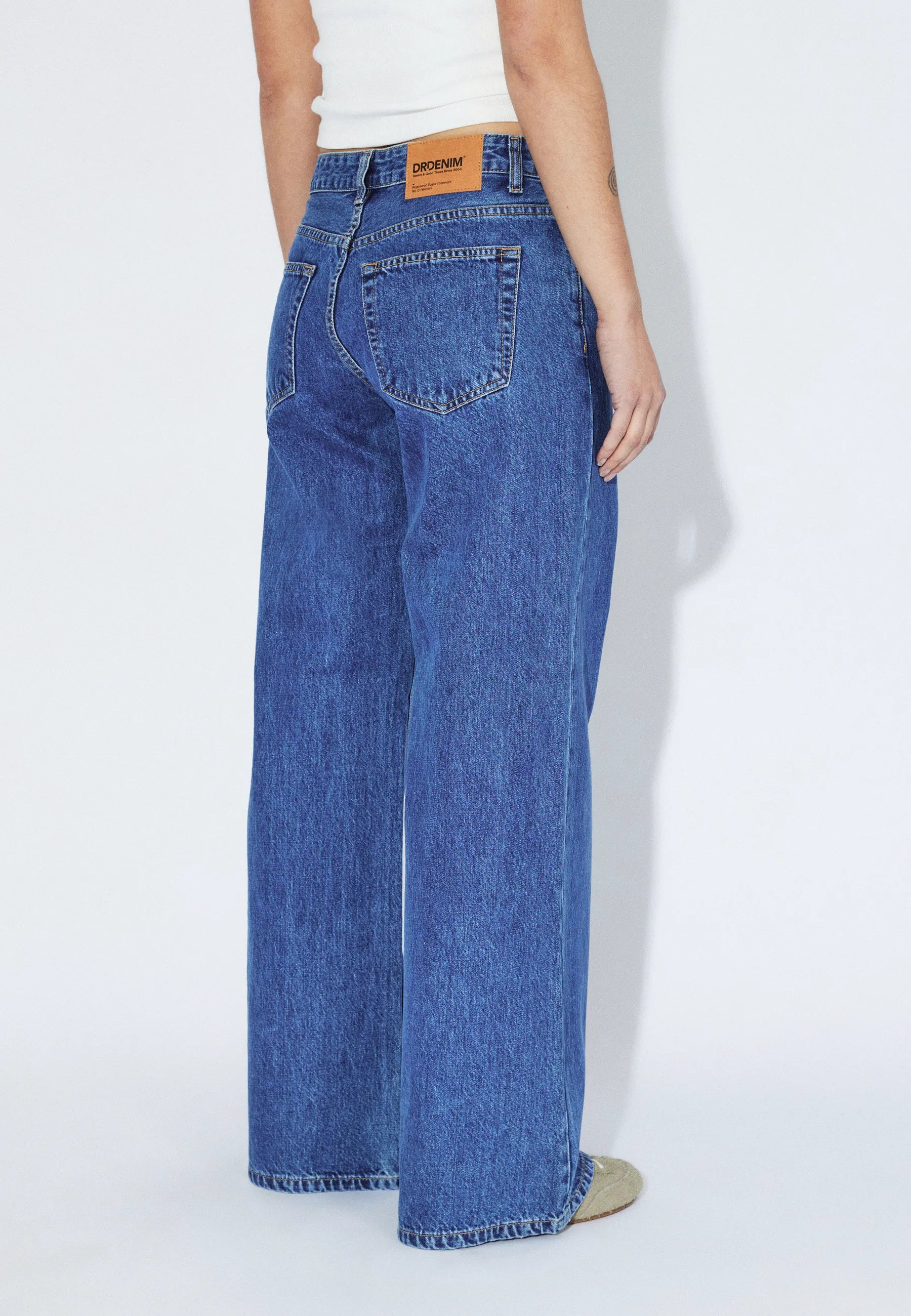 2510101V32_DrDenim_RhueLowWide_HazeMidRetro_Main_W4_1