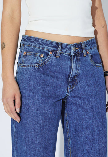 2510101V32_DrDenim_RhueLowWide_HazeMidRetro_Main_W5_1