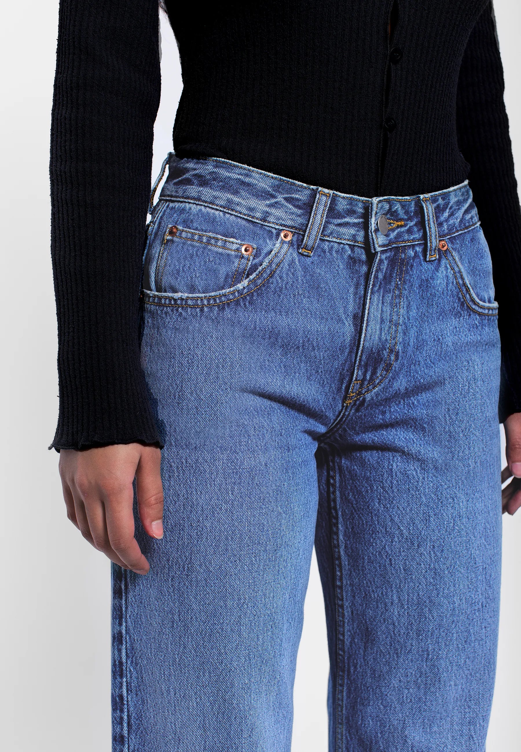 2510101V32_DrDenim_RhueLowWide_HazeMidRetro_Main_W5_13