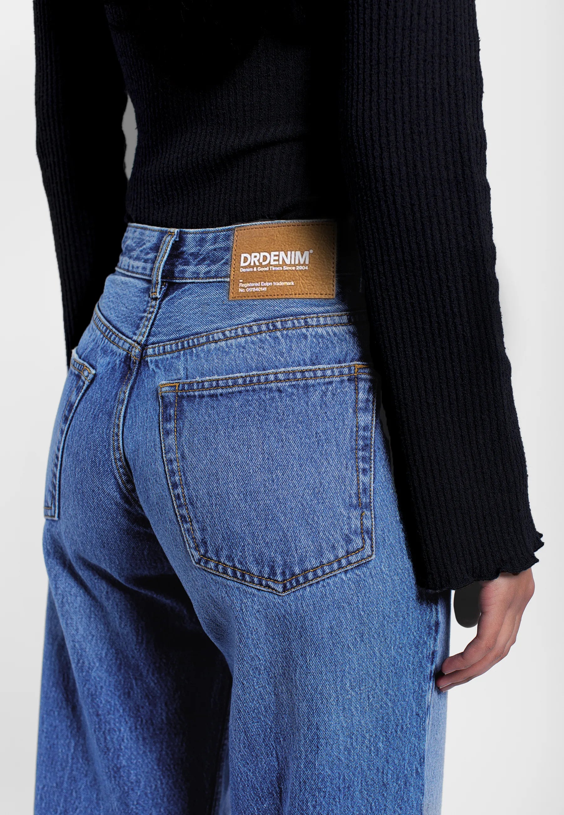 2510101V32_DrDenim_RhueLowWide_HazeMidRetro_Main_W5_23