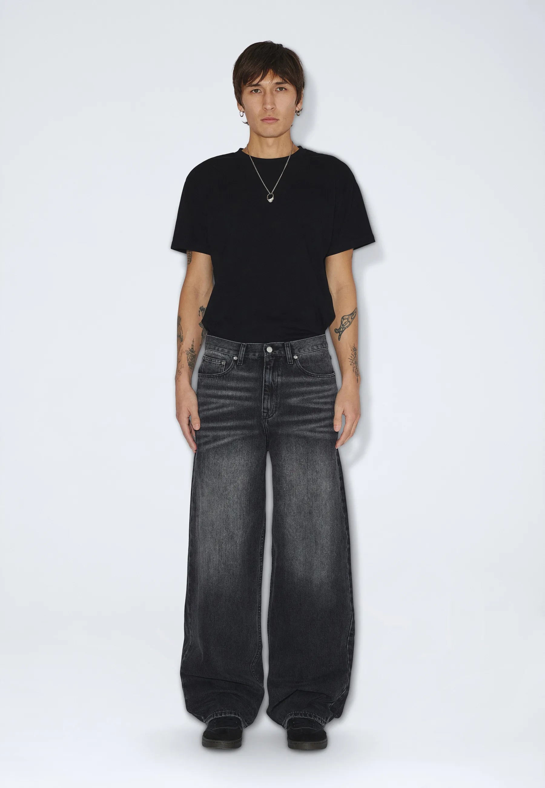 2530101034_DrDenim_CormacBaggy_BlackSpray_main_M1_1