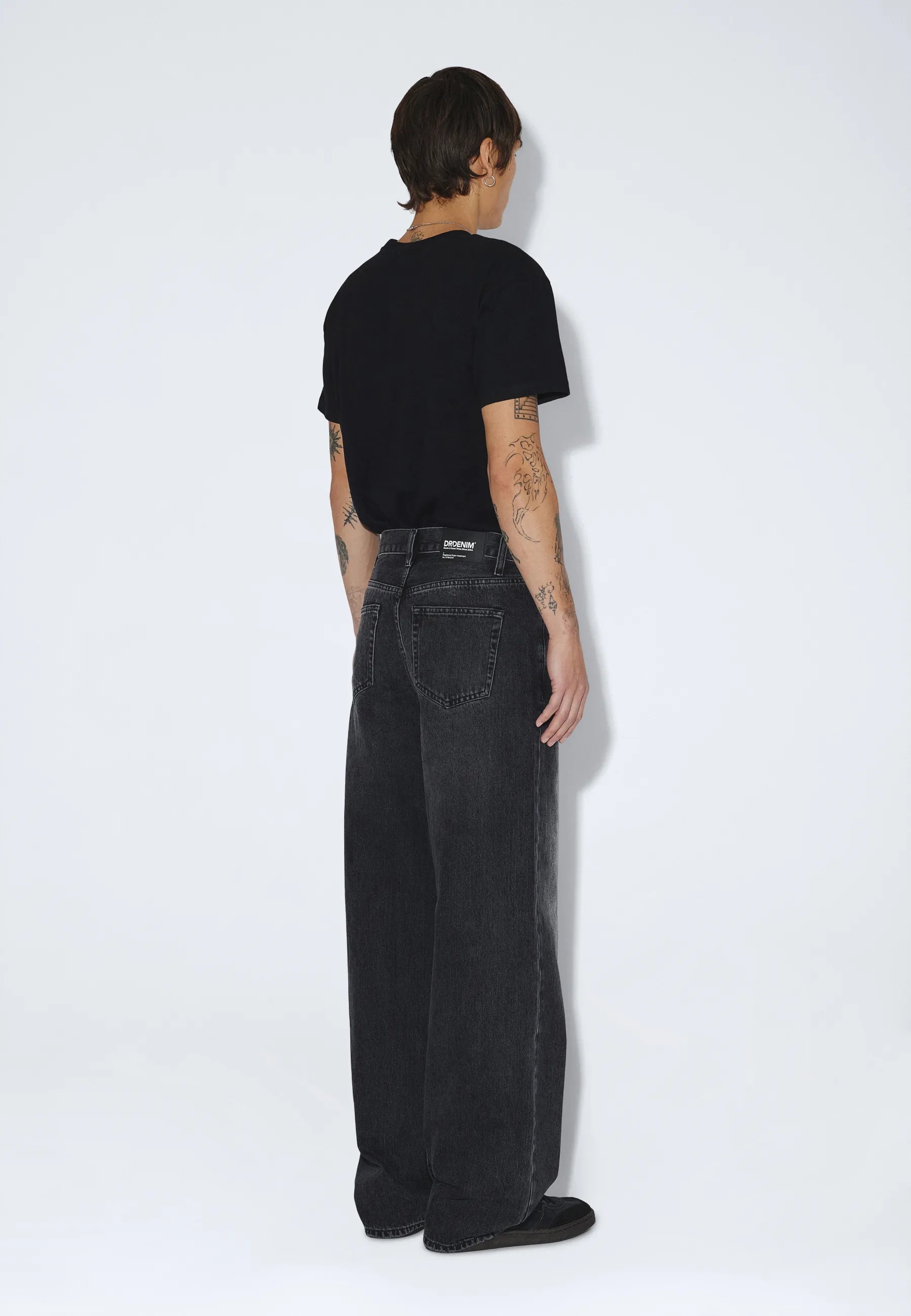 2530101034_DrDenim_CormacBaggy_BlackSpray_main_M2_1