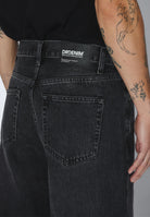 2530101034_DrDenim_CormacBaggy_BlackSpray_main_M5_2