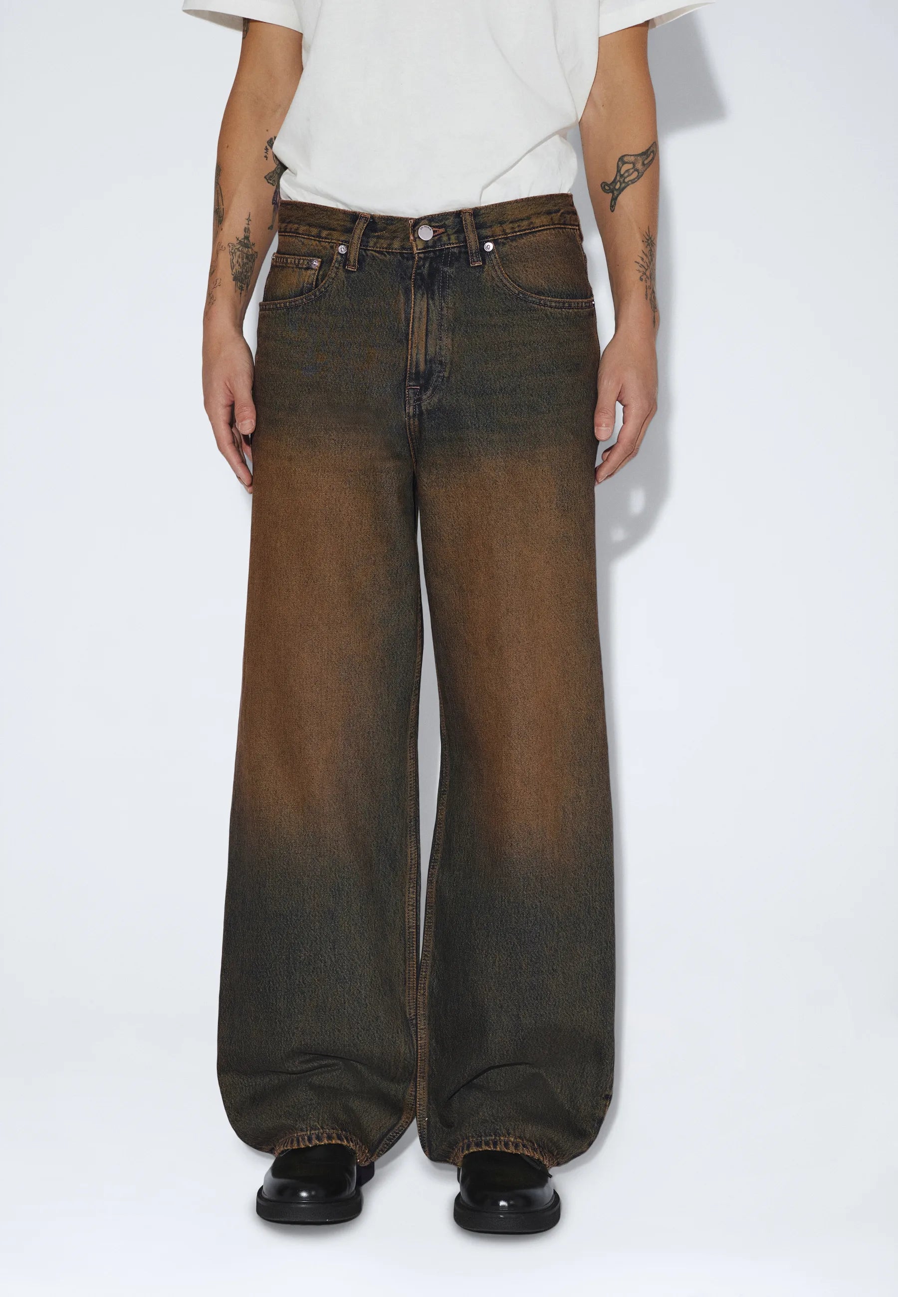 2530101BM4_DrDenim_CormacBaggy_StreamDarkGolden_main_M3_1