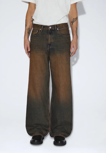 2530101BM4_DrDenim_CormacBaggy_StreamDarkGolden_main_M3_1