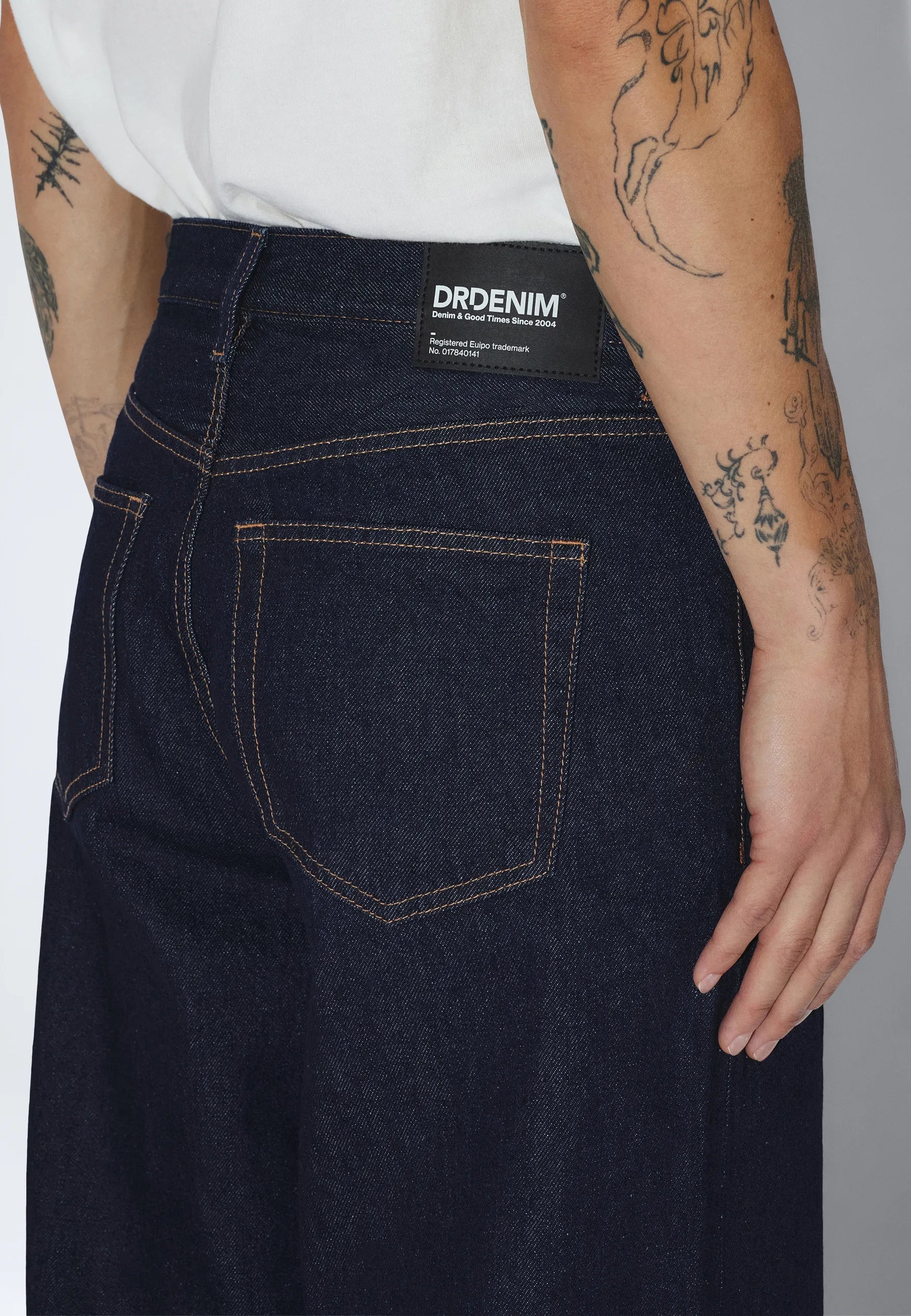 2530101K62_DrDenim_CormacBaggy_StreamRinse_main_M5_2