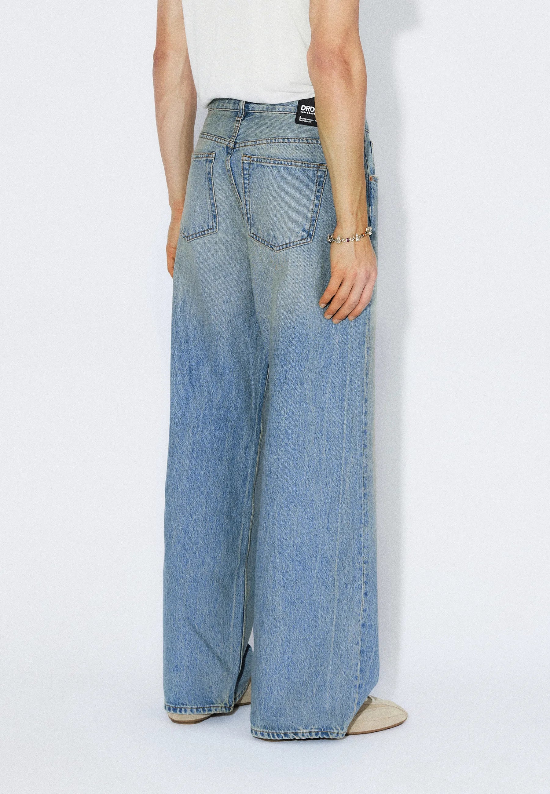 2530101L98_DrDenim_CormacBaggy_StreamSkyAgedDistress_Main_M4_1