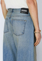 2530101L98_DrDenim_CormacBaggy_StreamSkyAgedDistress_Main_M5_2