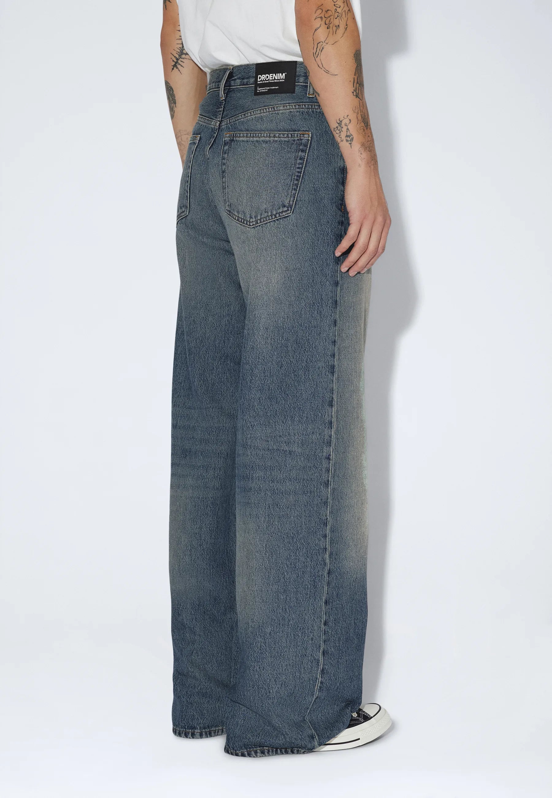 2530101L99_DrDenim_CormacBaggy_StreamMidAged_main_M4_1