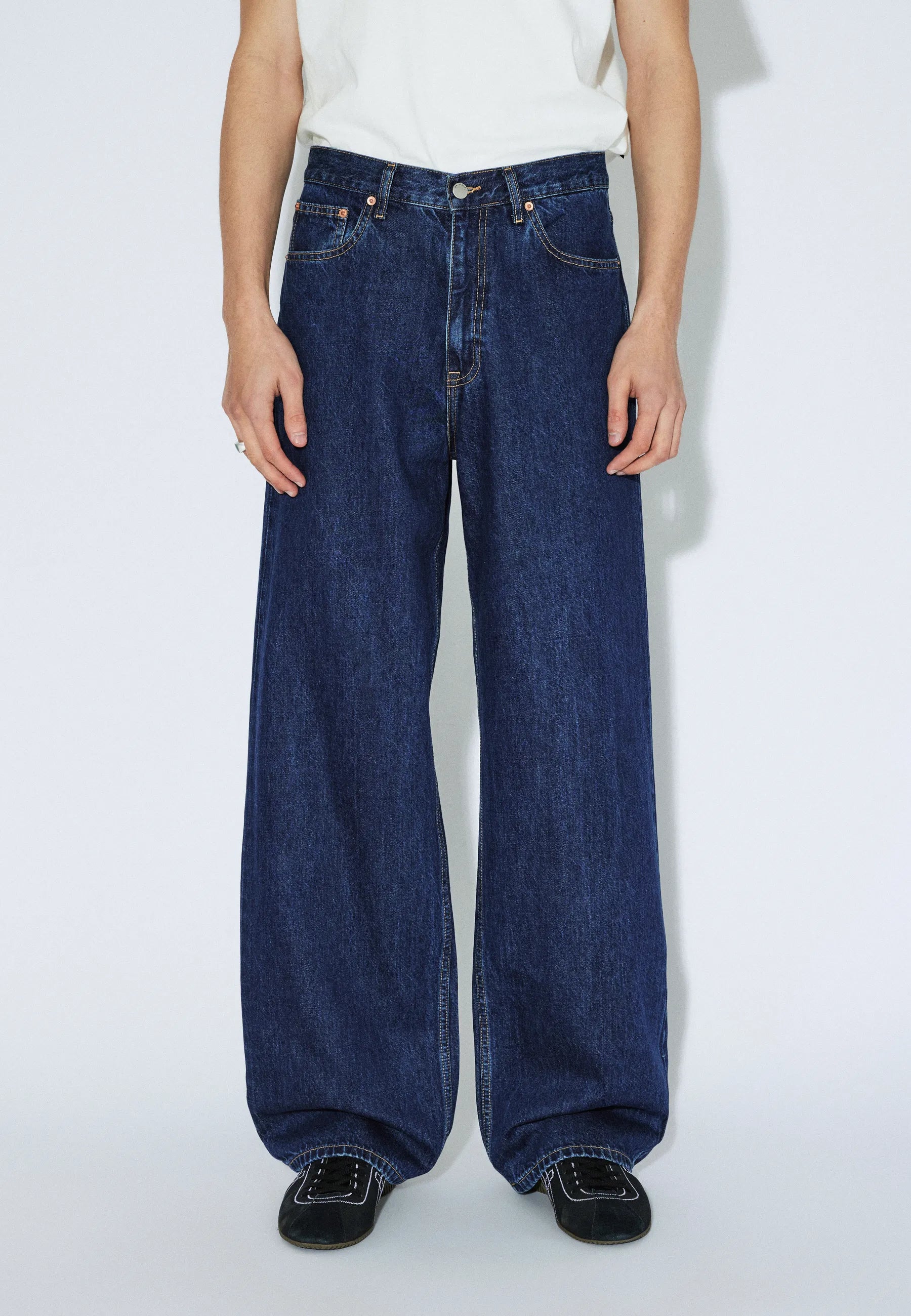 2530101V35_DrDenim_CormacBaggy_HazeDarkRetro_Main_M3_1