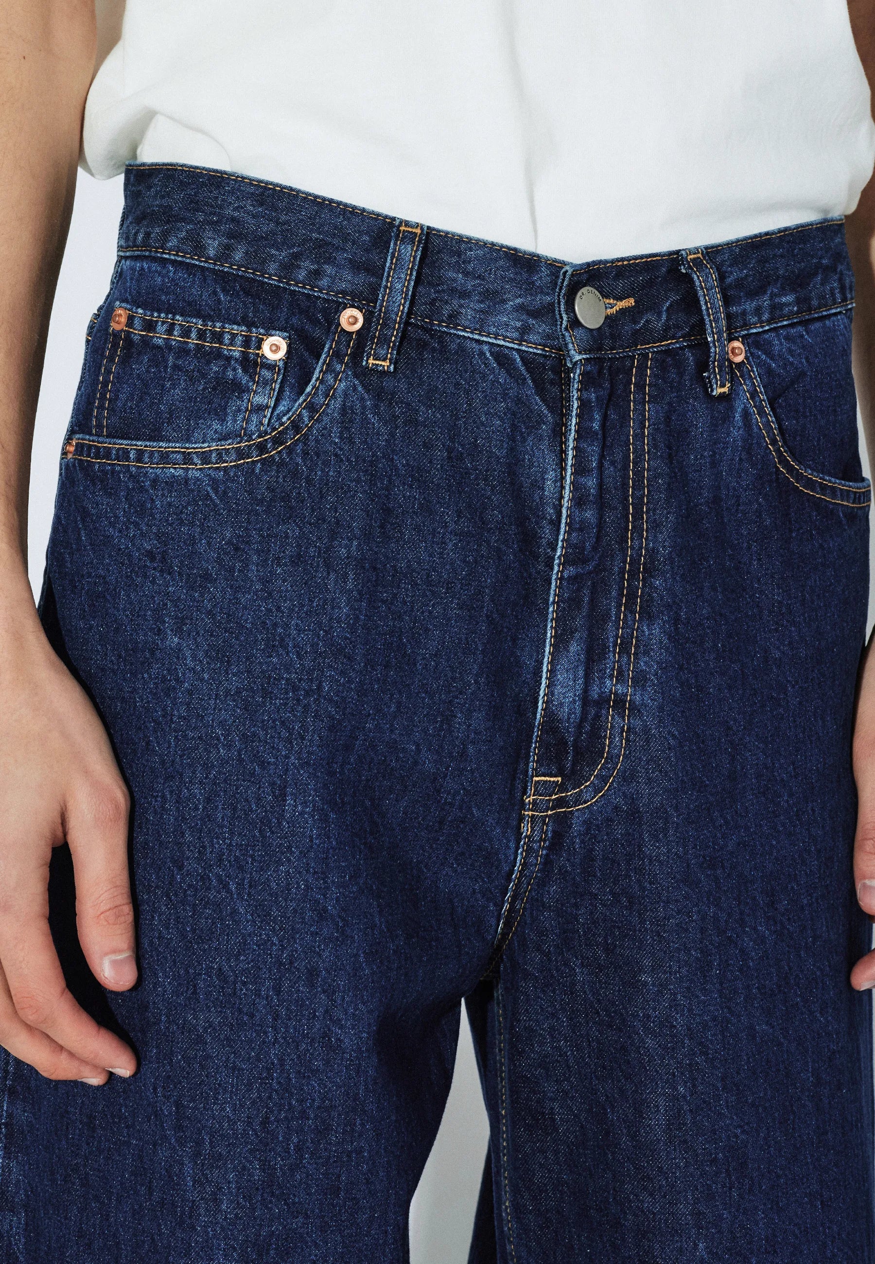 2530101V35_DrDenim_CormacBaggy_HazeDarkRetro_Main_M5_1