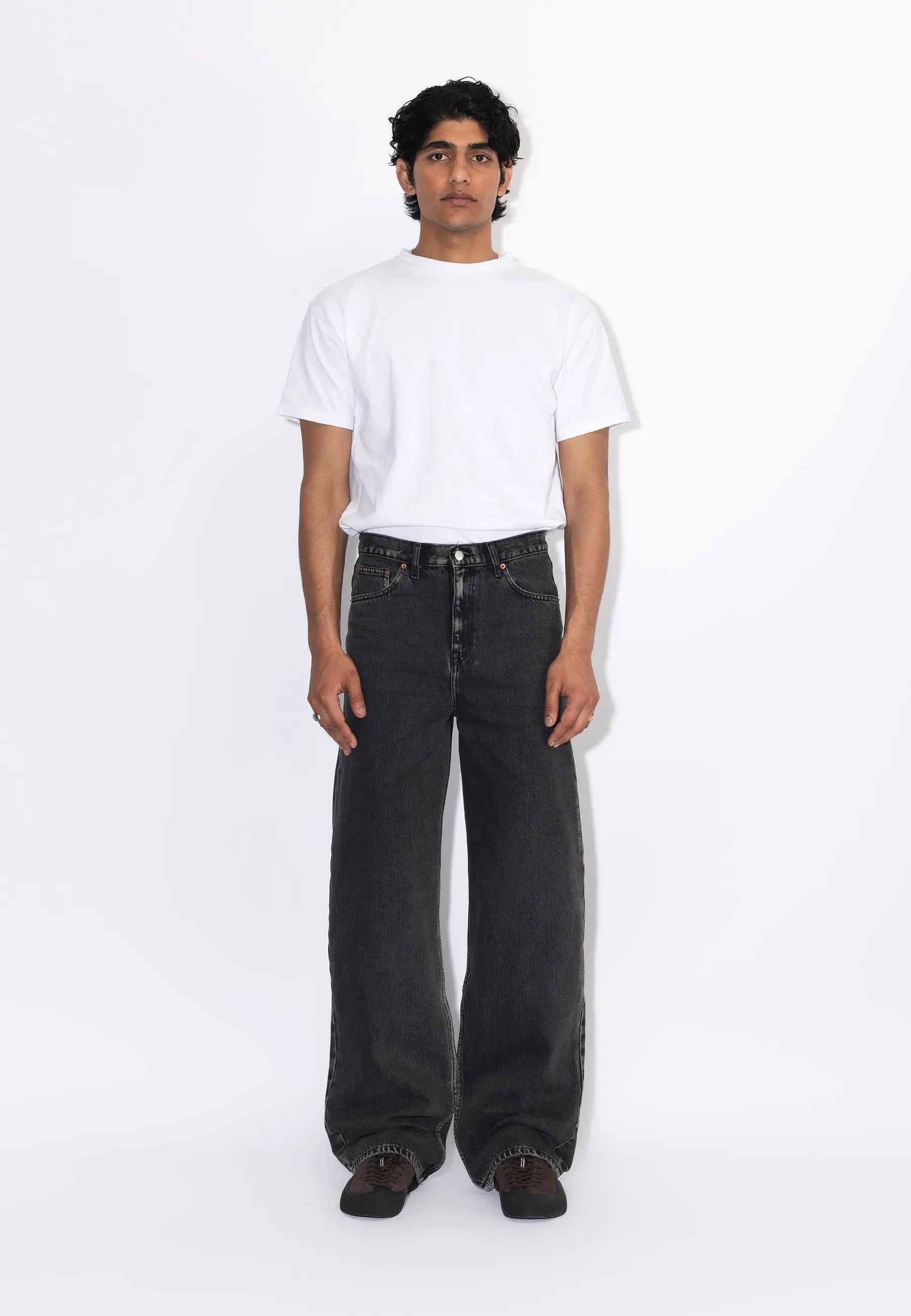 2530101V60_DrDenim_CormacBaggy_AgedBlack_Main_M1_1