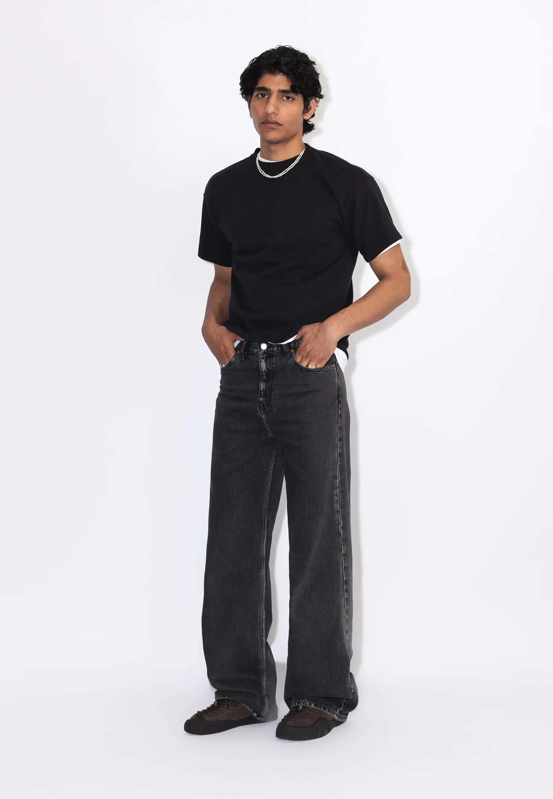 2530101V60_DrDenim_CormacBaggy_AgedBlack_Main_M1_4