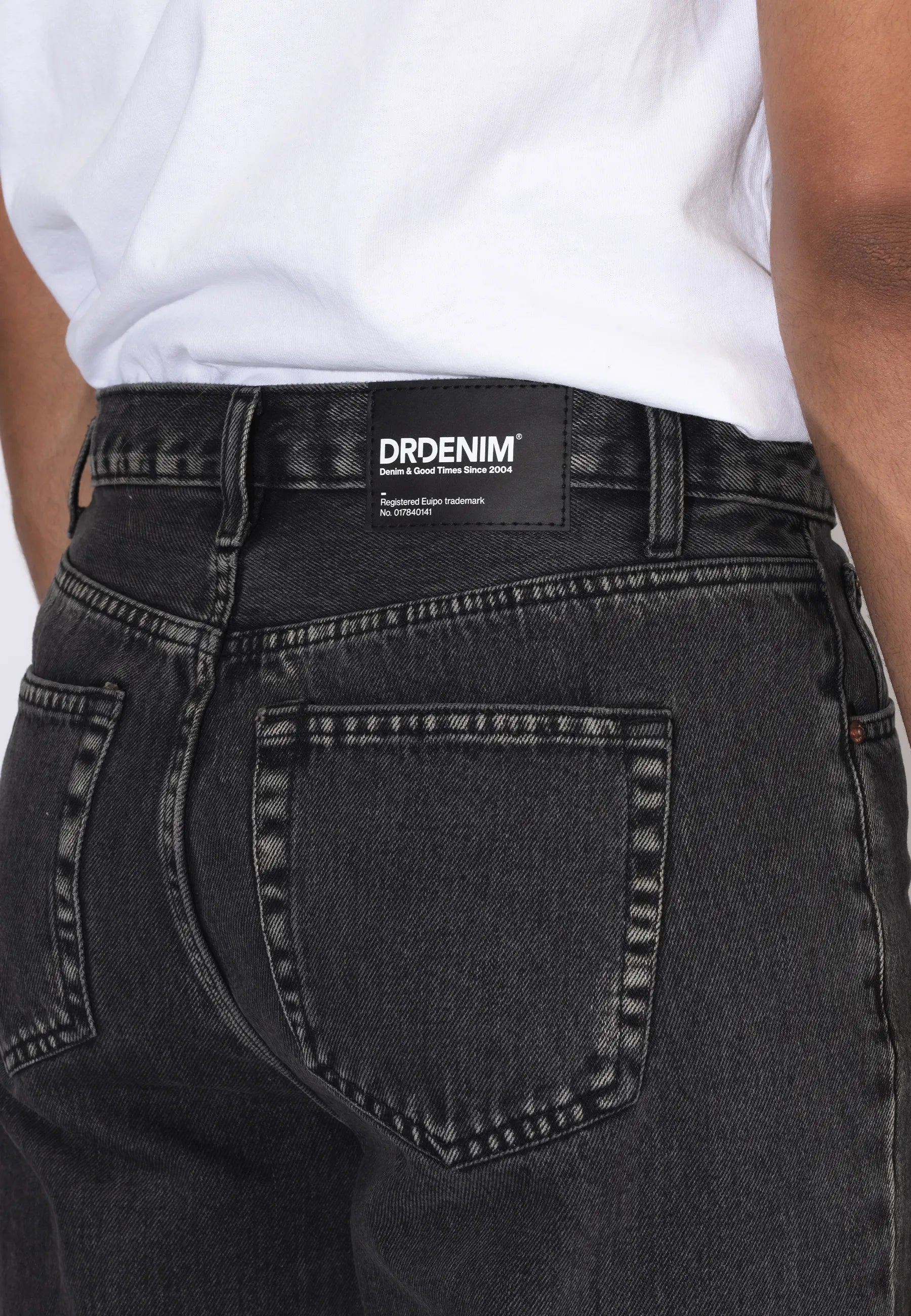 2530101V60_DrDenim_CormacBaggy_AgedBlack_Main_M5_3