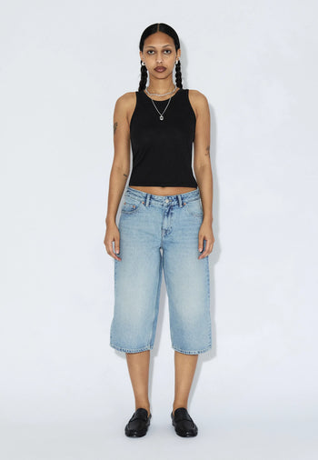 2530104M01_DrDenim_DaceMidWideCapri_DriftLightUsed_Main_W1_3